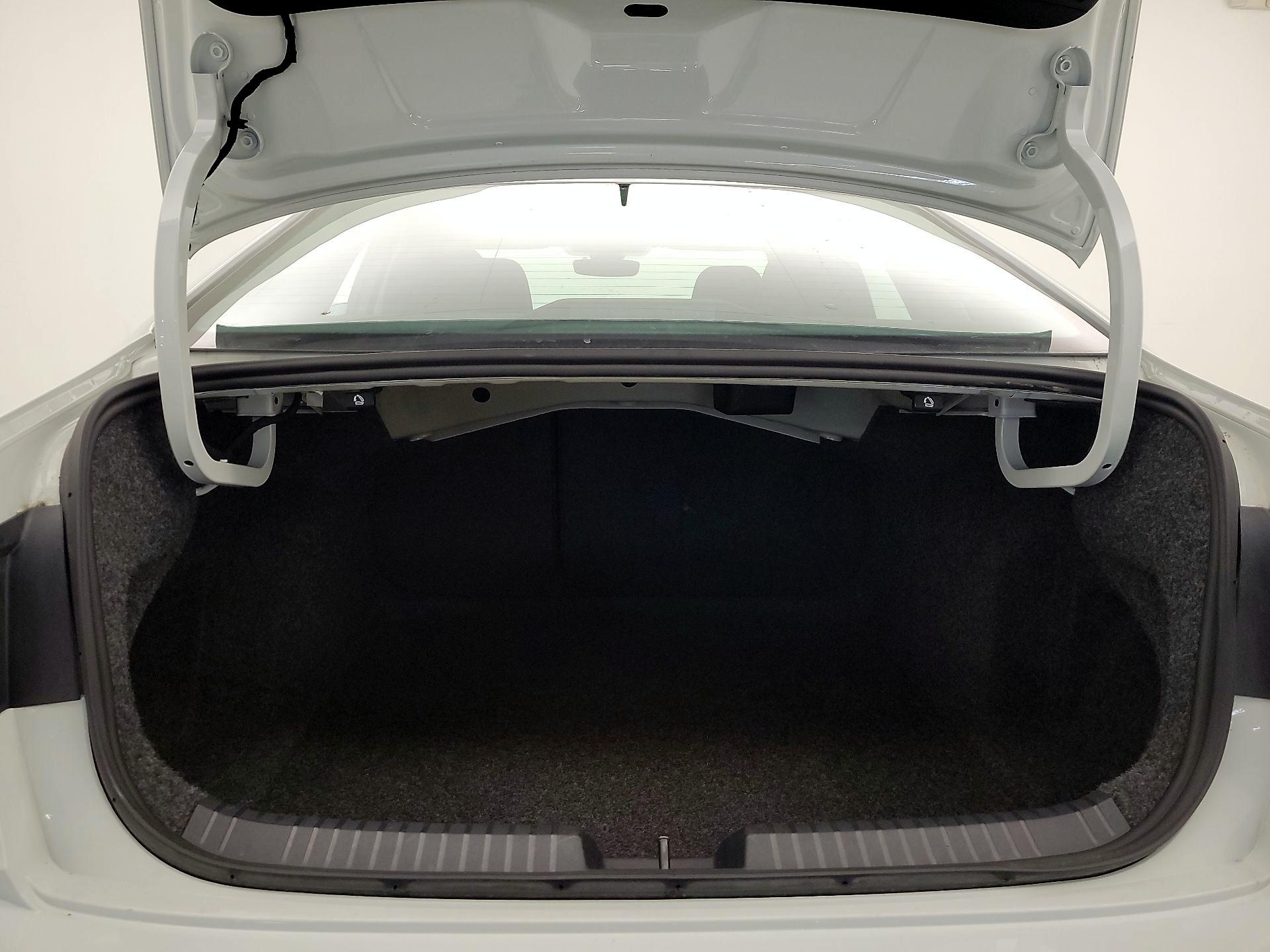 Thumbnail: 2025 Volkswagen Jetta - 20