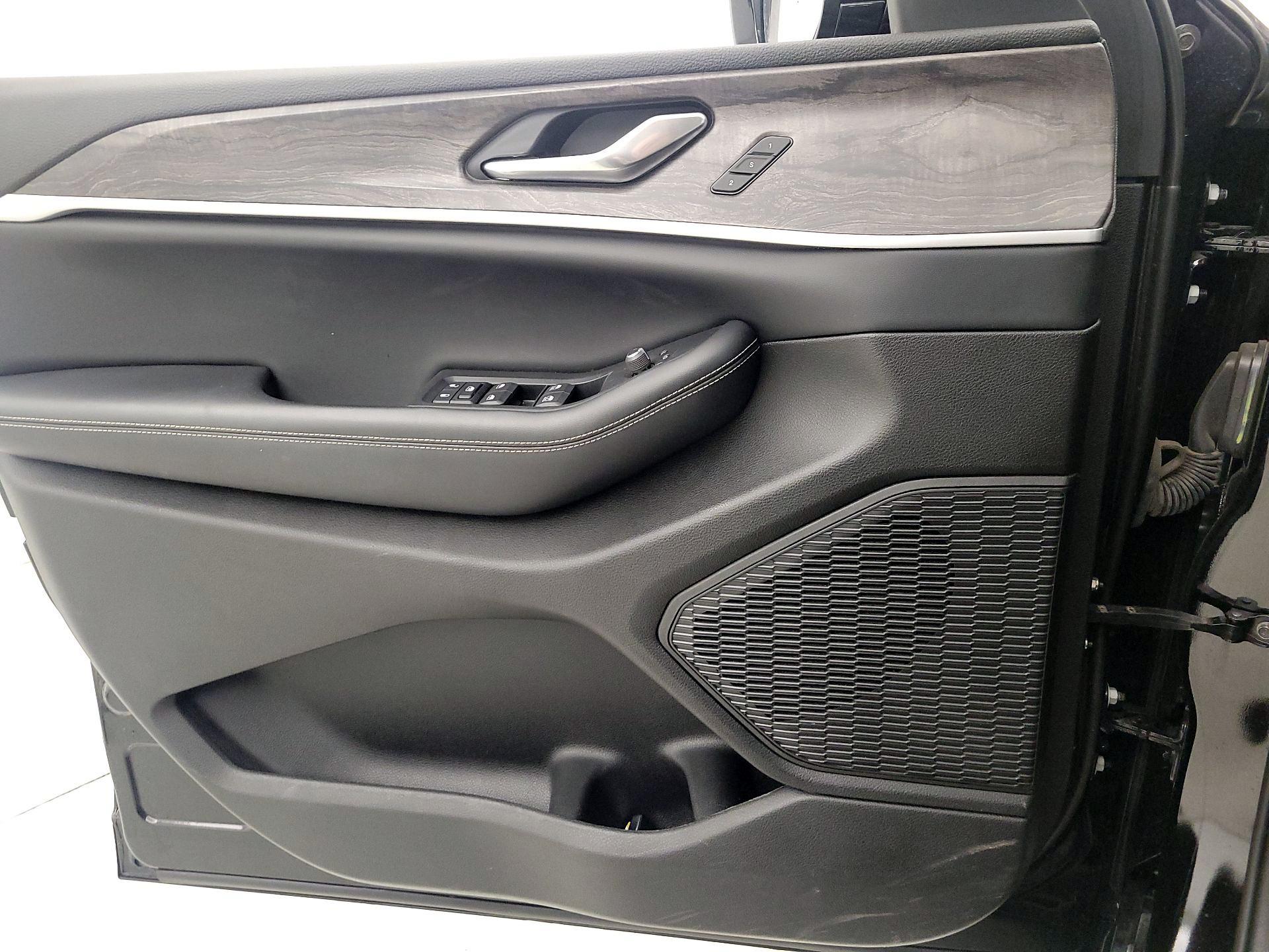 Thumbnail: 2023 Jeep Grand Cherokee - 12