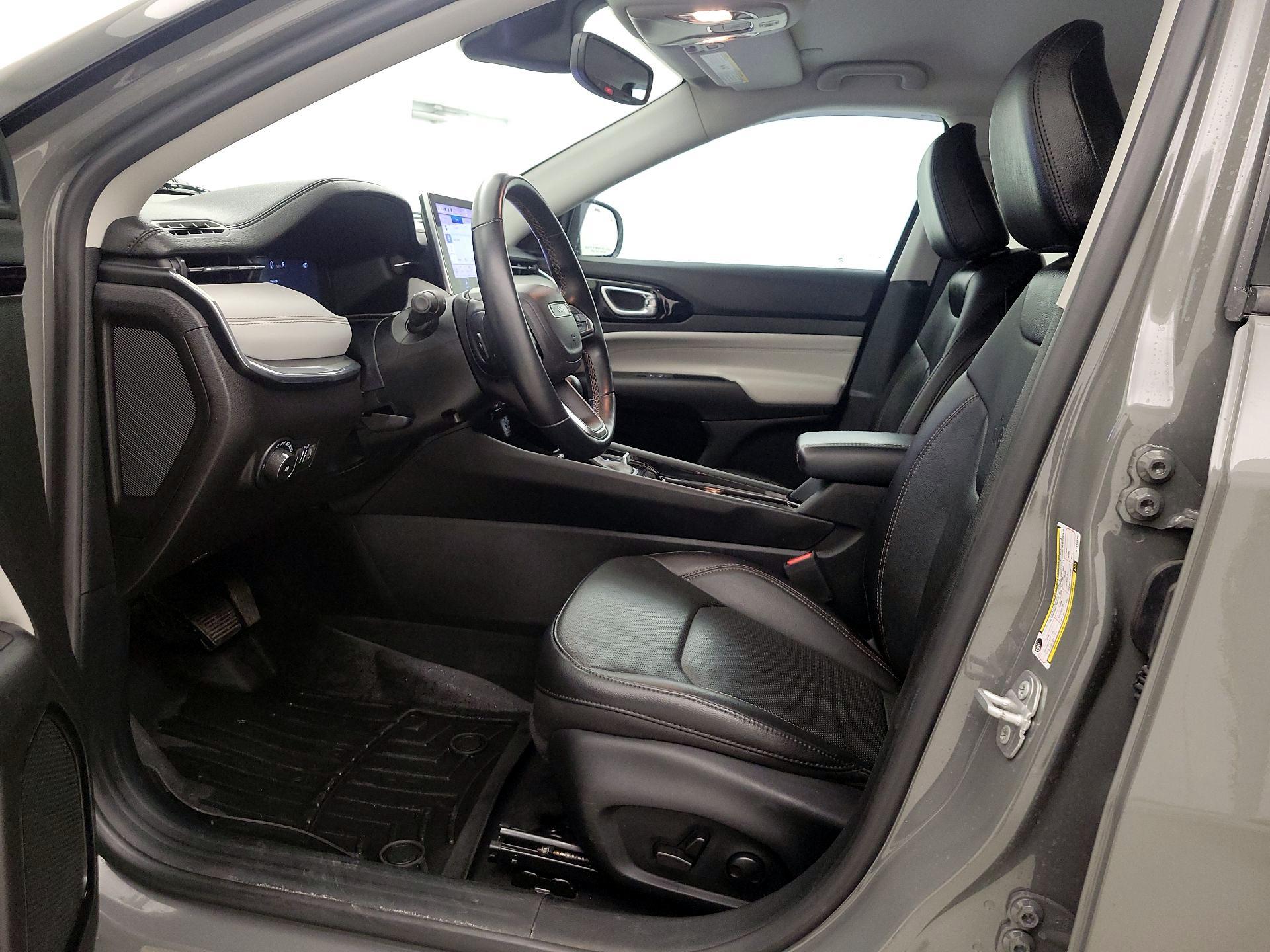 Thumbnail: 2022 Jeep Compass - 11