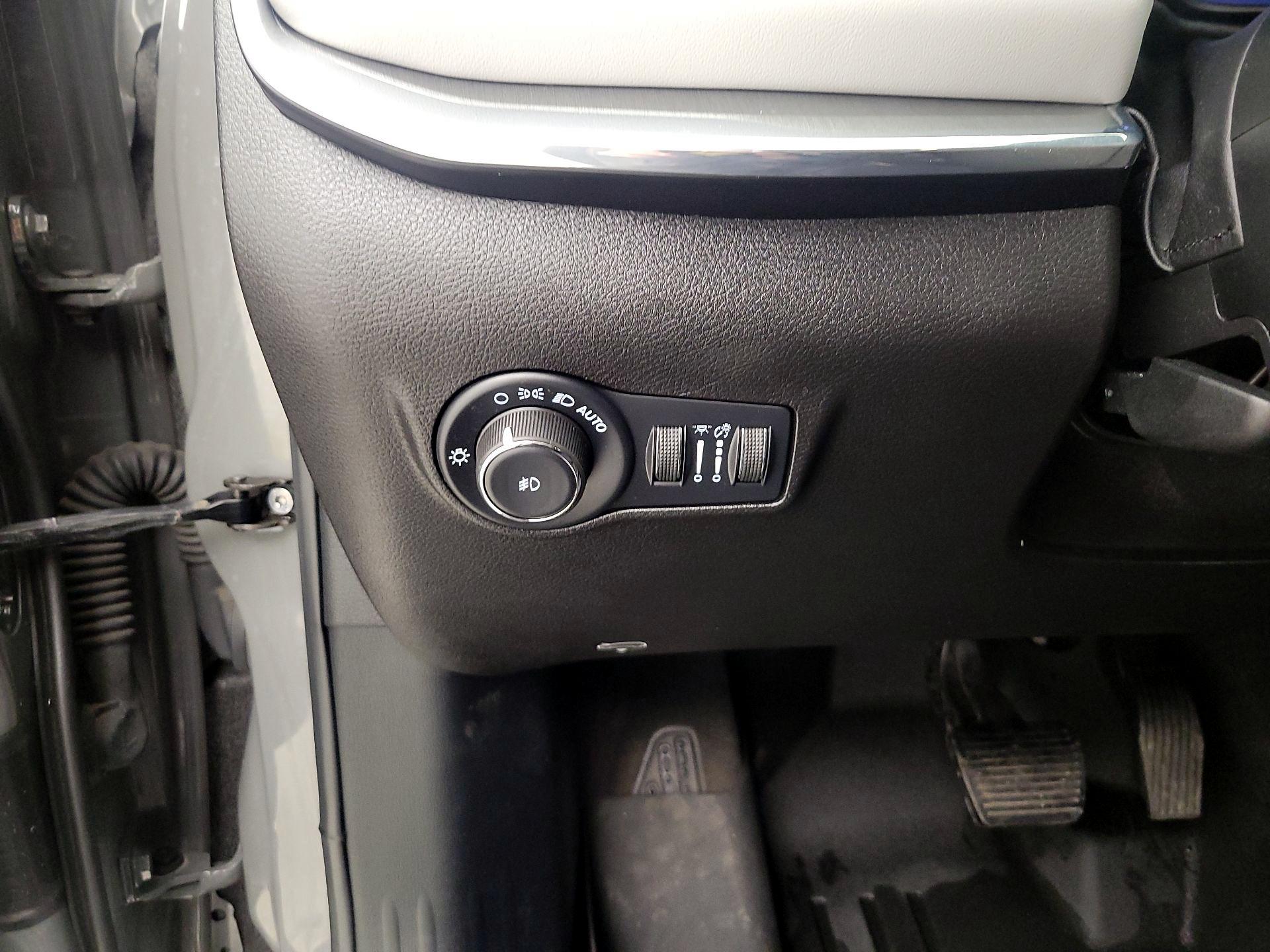 Thumbnail: 2022 Jeep Compass - 13