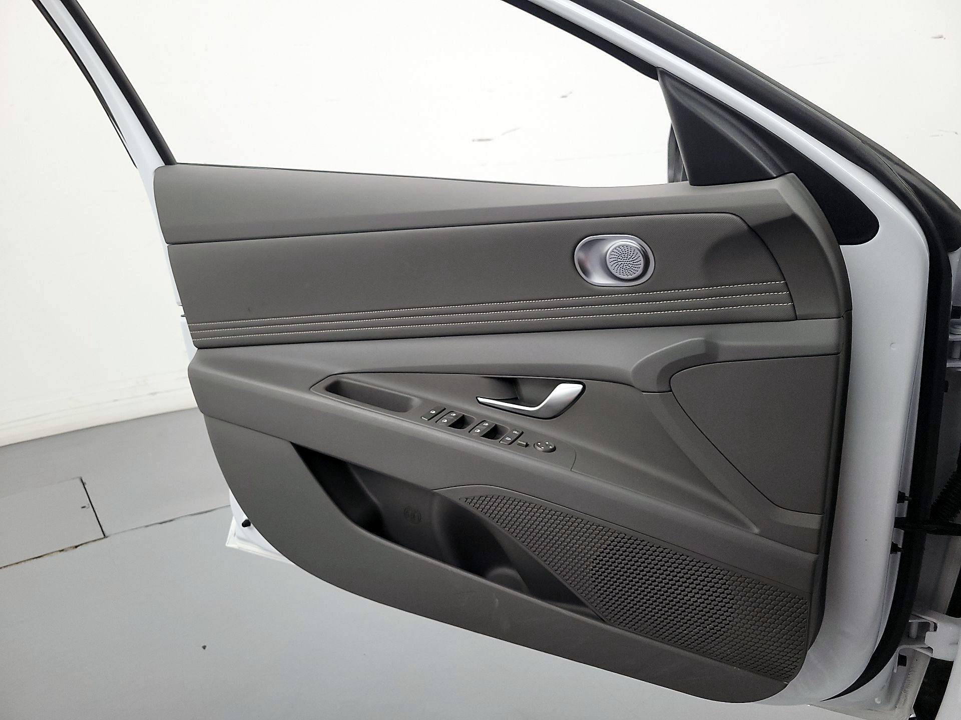 Thumbnail: 2025 Hyundai Elantra - 12