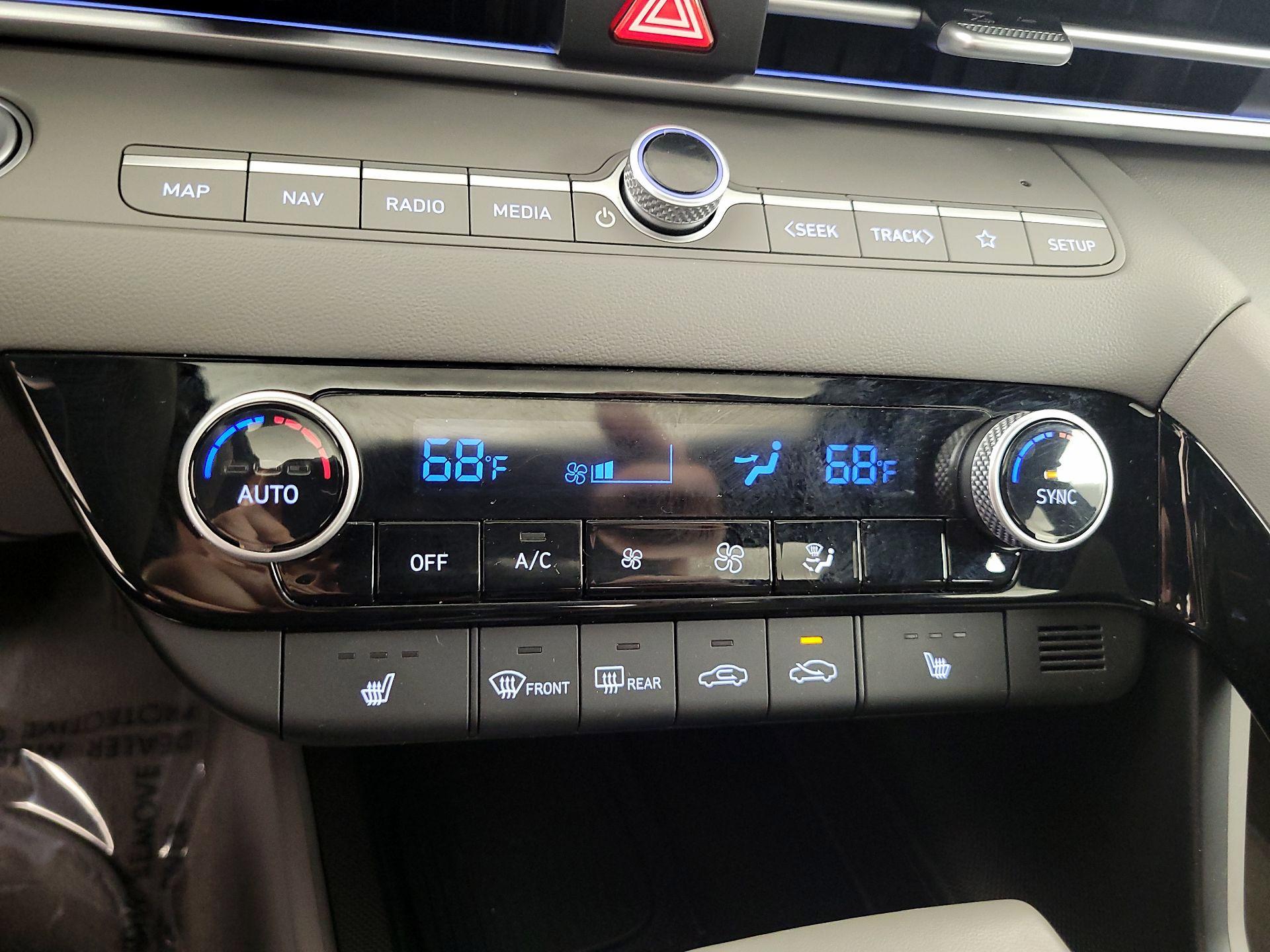 Thumbnail: 2025 Hyundai Elantra - 17