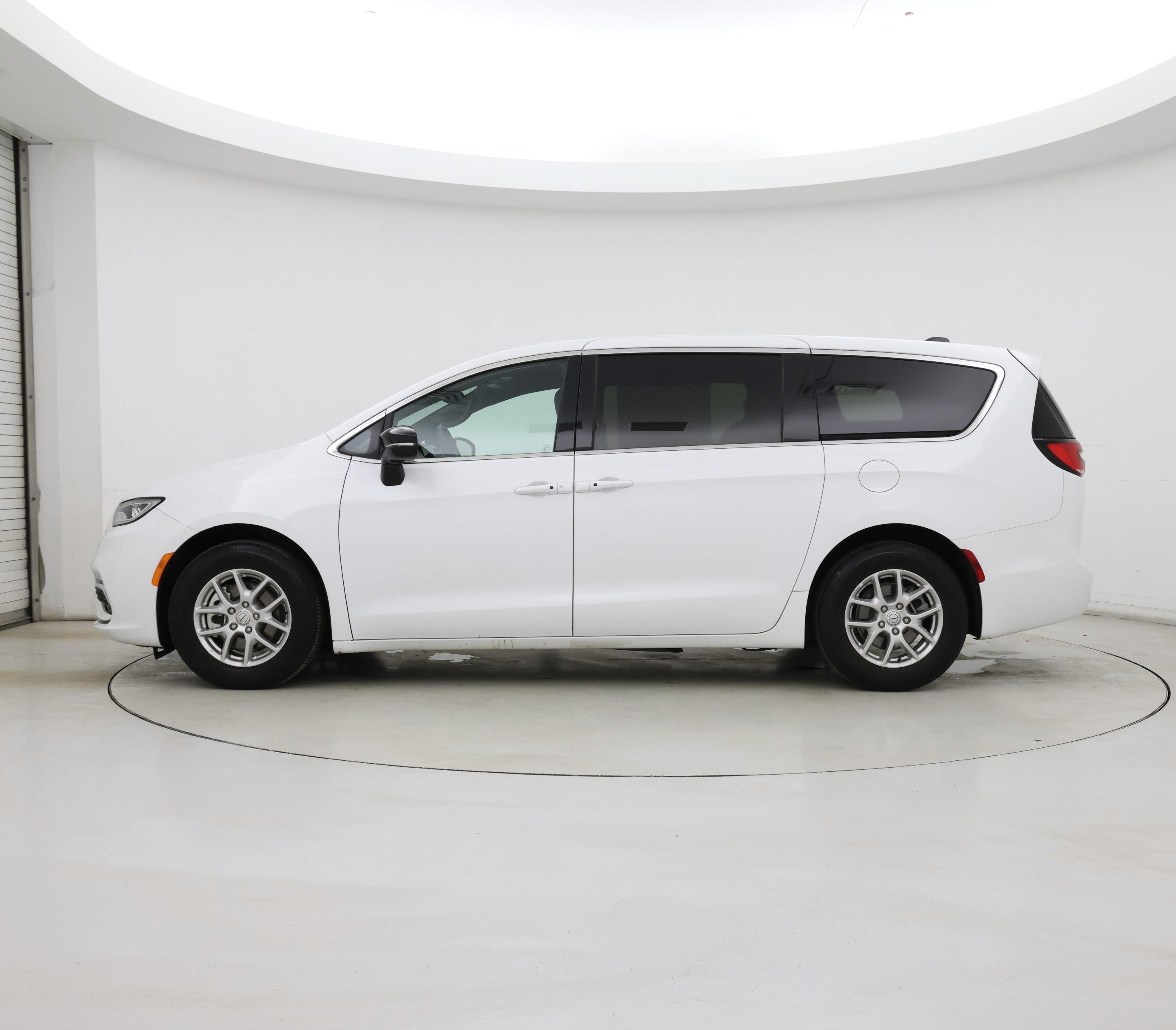 Thumbnail: 2025 Chrysler Pacifica - 3