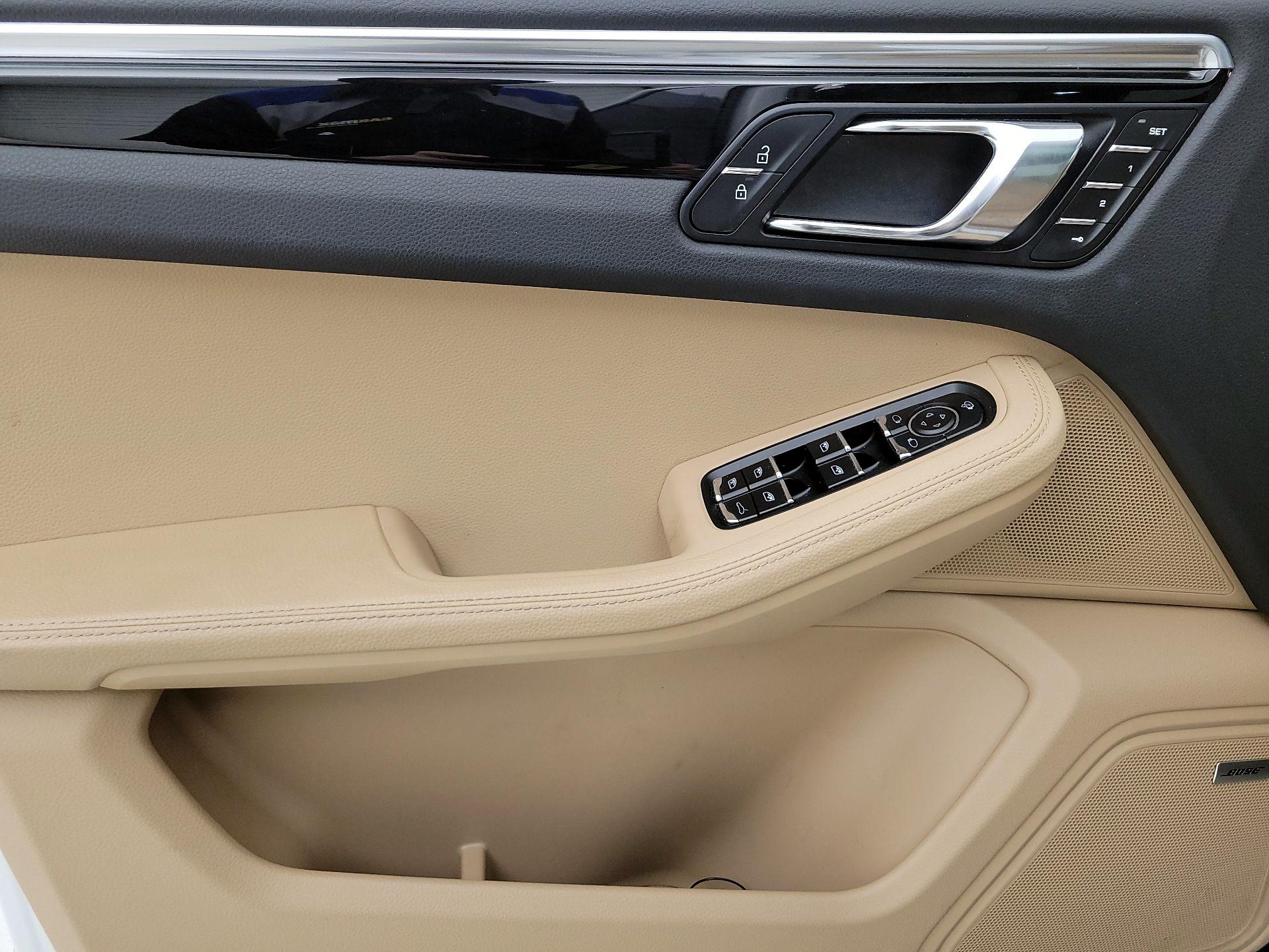 Thumbnail: 2022 Porsche Macan - 12