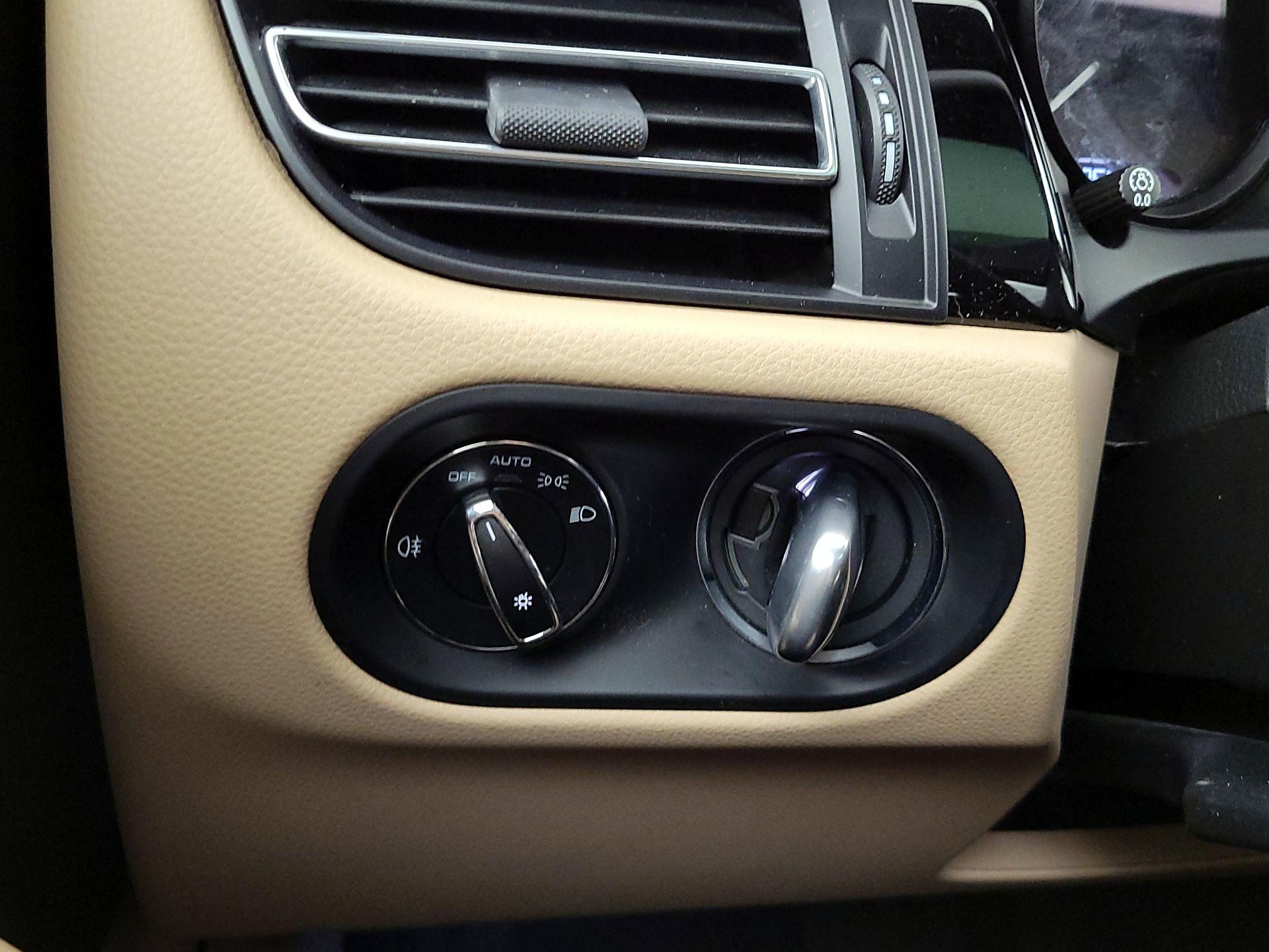 Thumbnail: 2022 Porsche Macan - 13