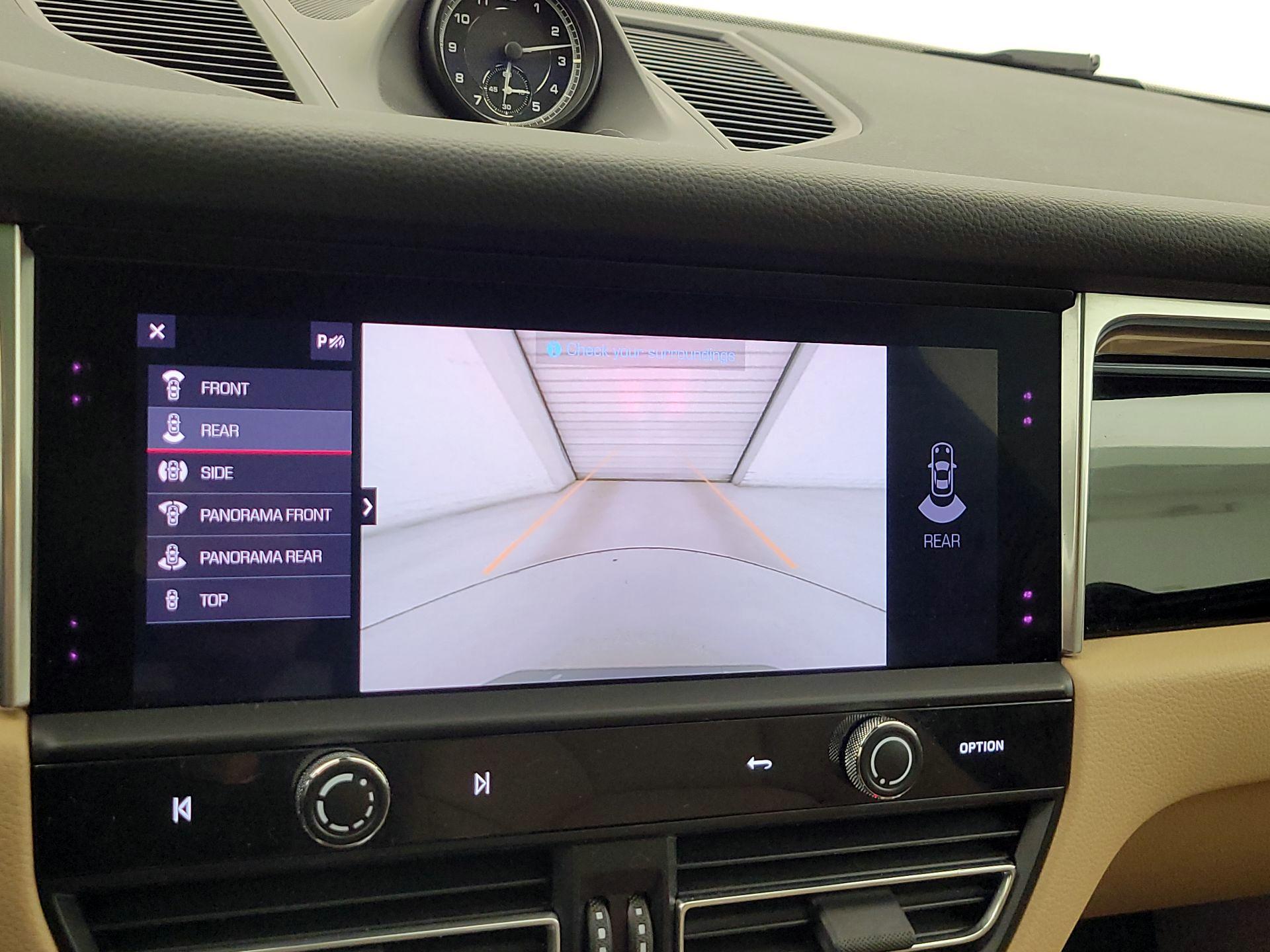 Thumbnail: 2022 Porsche Macan - 15