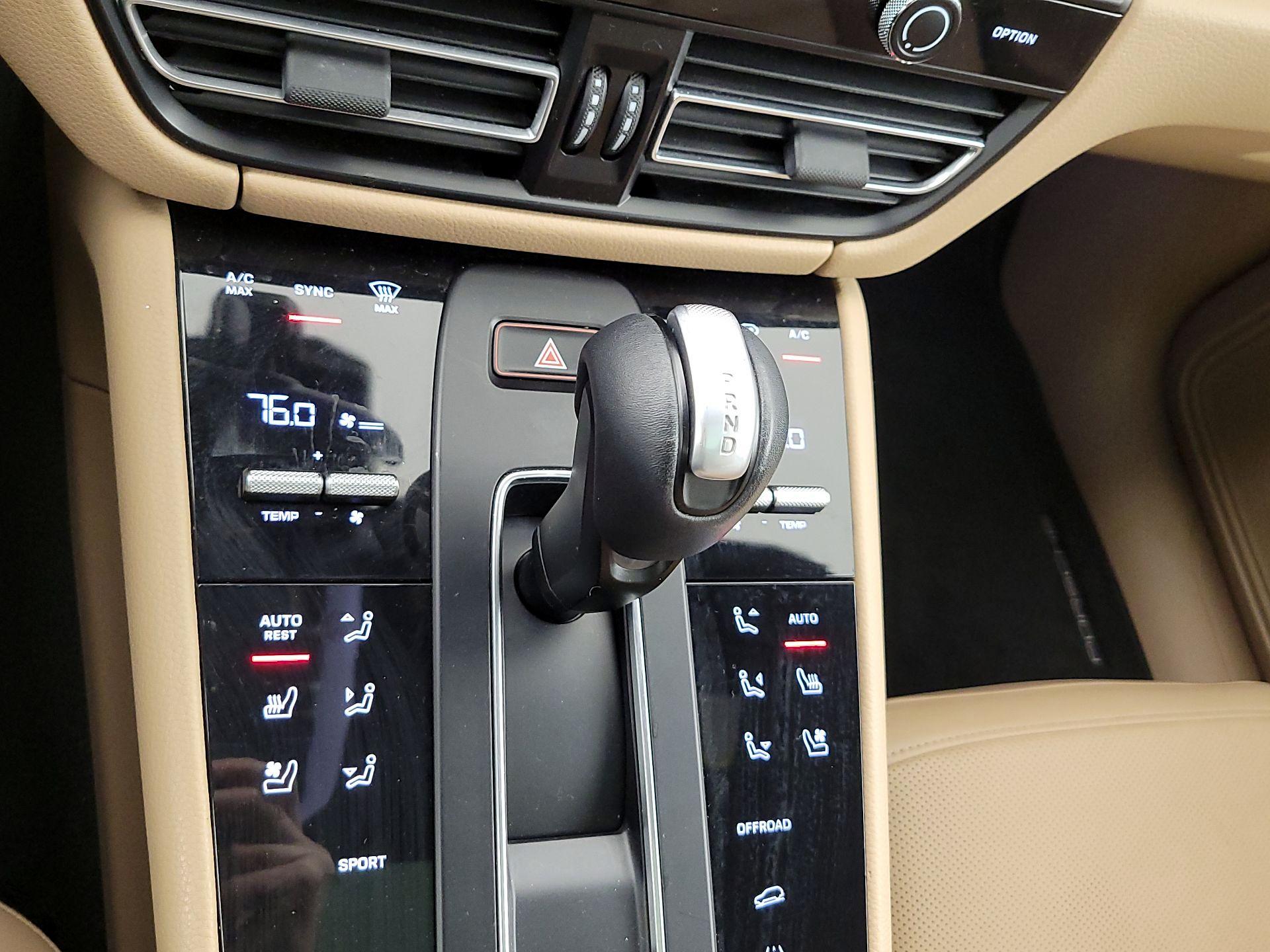 Thumbnail: 2022 Porsche Macan - 17