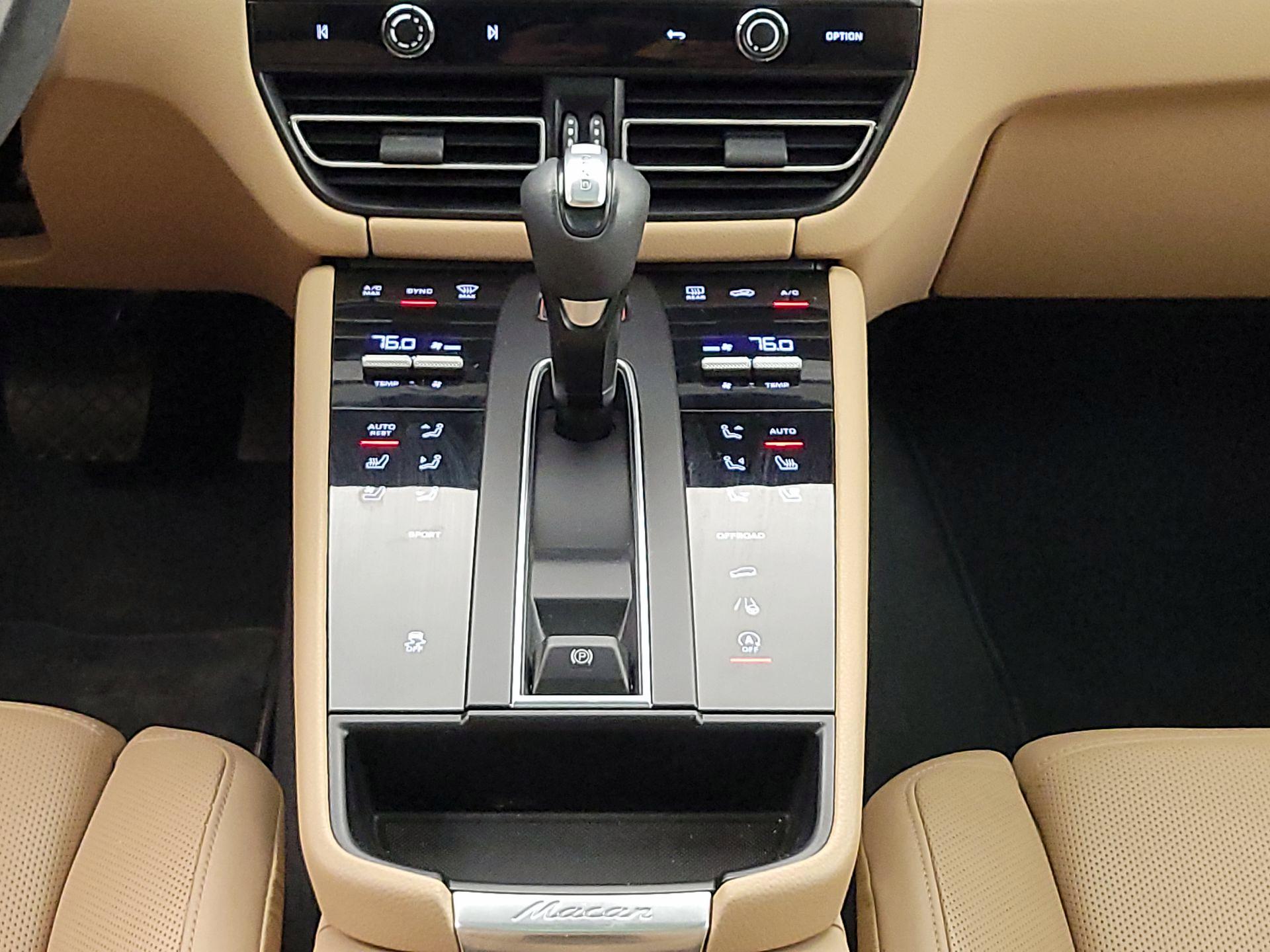 Thumbnail: 2022 Porsche Macan - 18