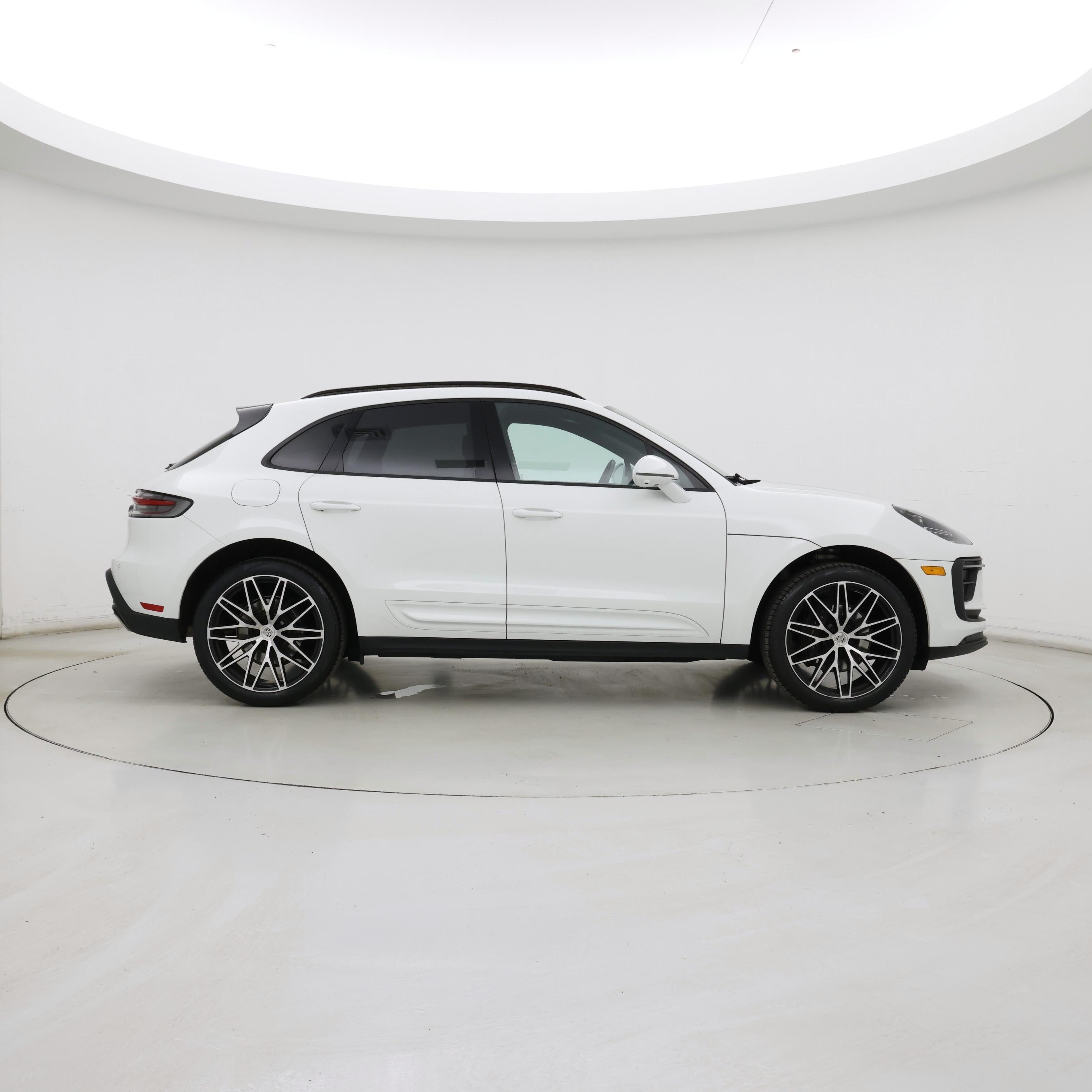 Thumbnail: 2022 Porsche Macan - 7