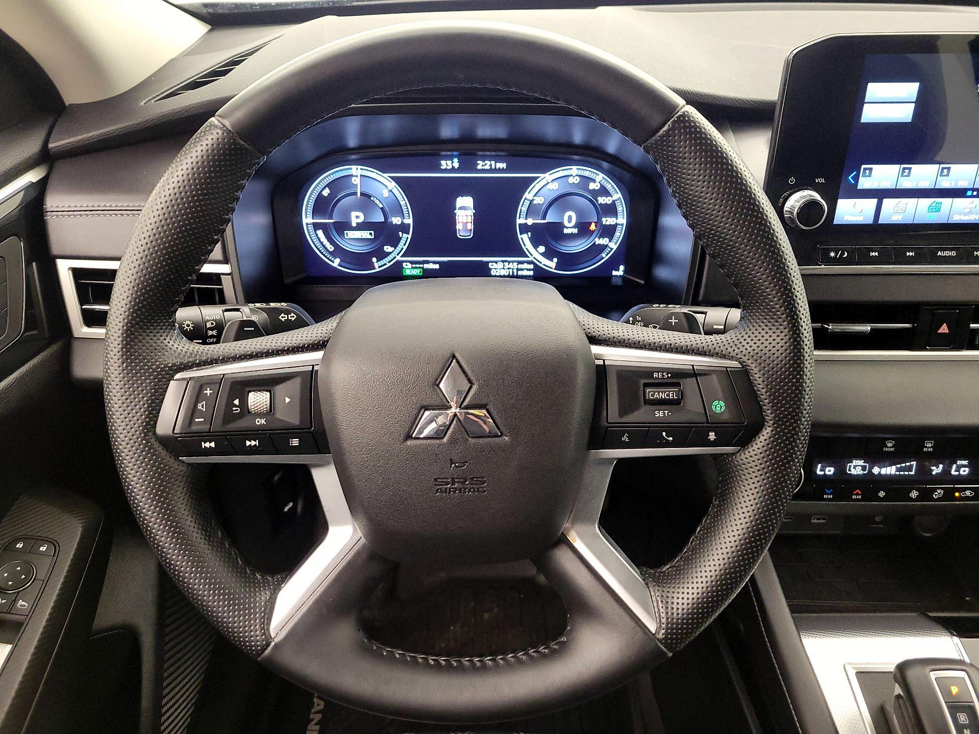 Thumbnail: 2023 Mitsubishi Outlander - 10