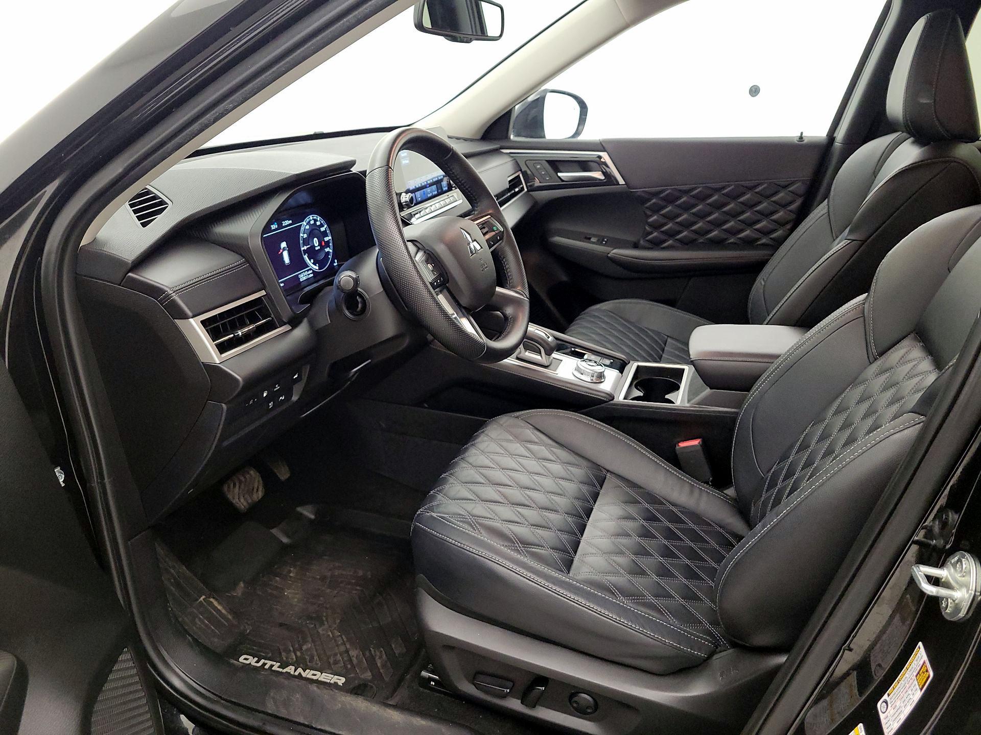 Thumbnail: 2023 Mitsubishi Outlander - 11