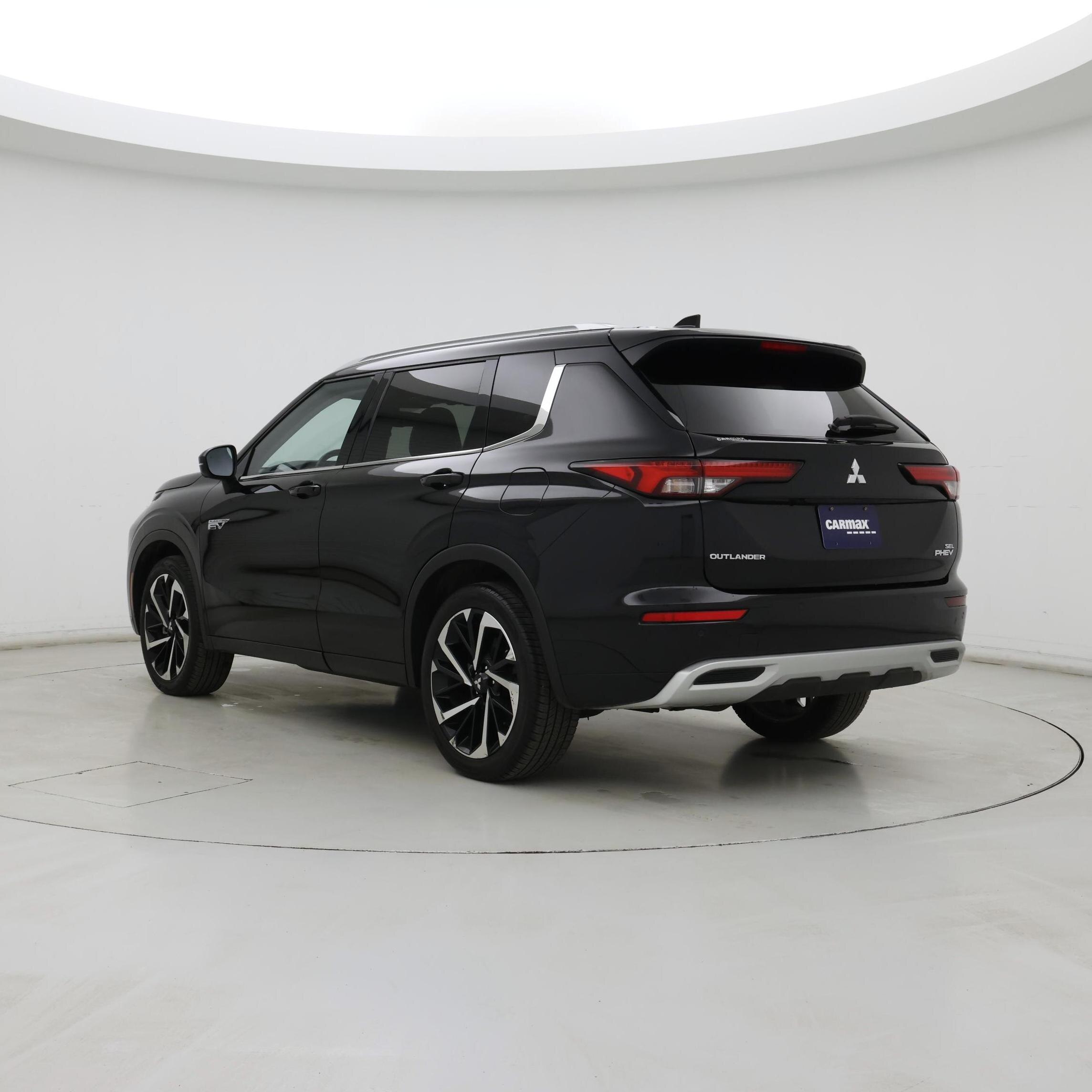Thumbnail: 2023 Mitsubishi Outlander - 2