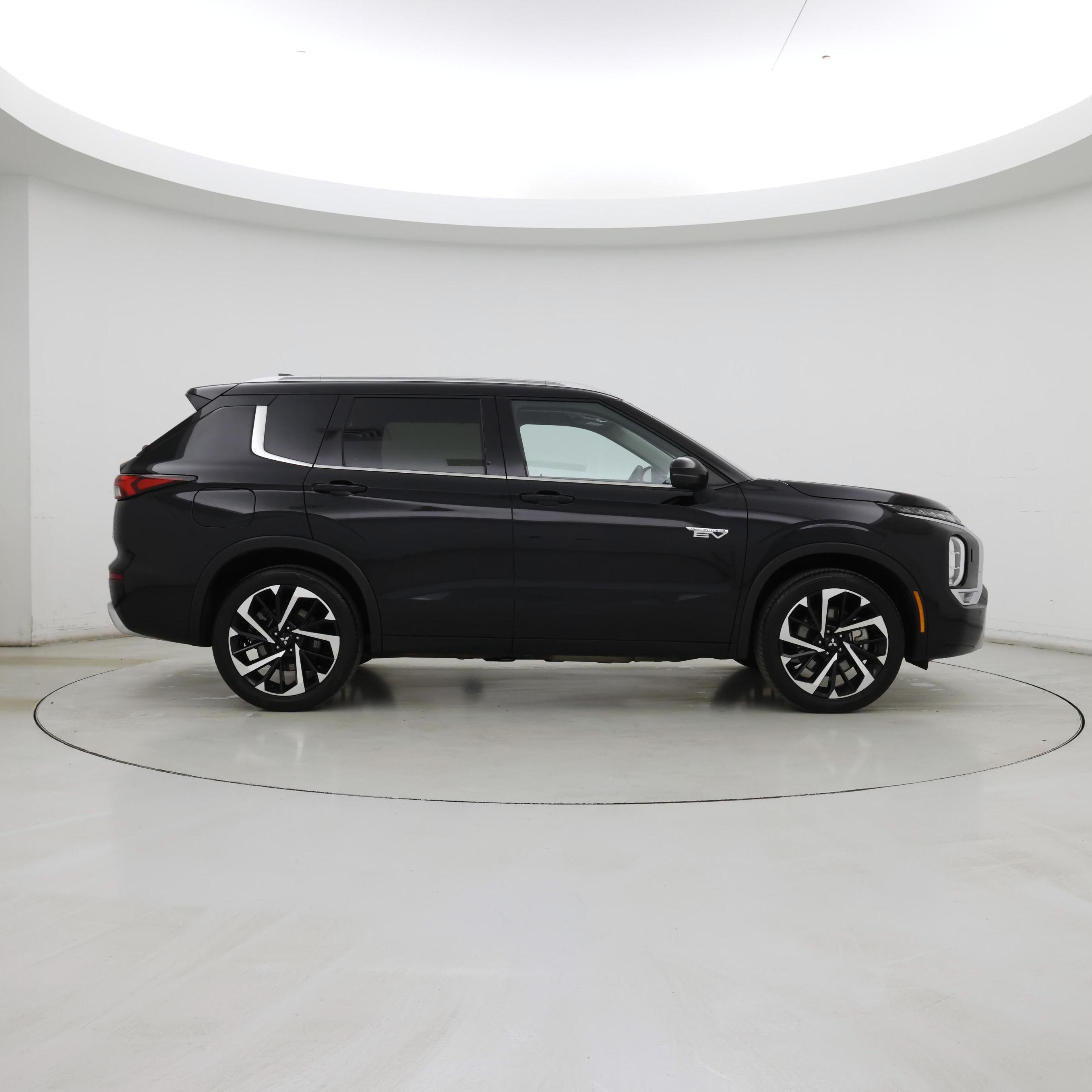 Thumbnail: 2023 Mitsubishi Outlander - 7
