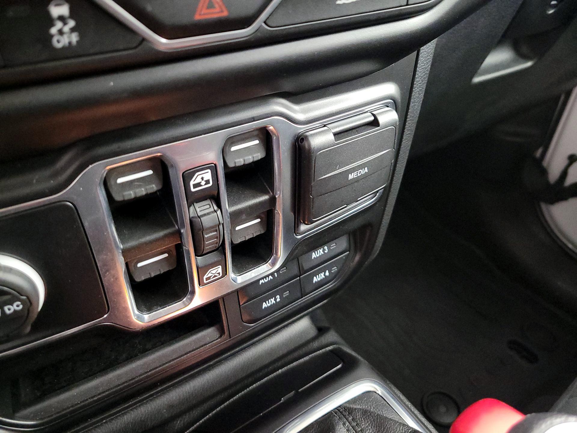 Thumbnail: 2022 Jeep Wrangler - 18