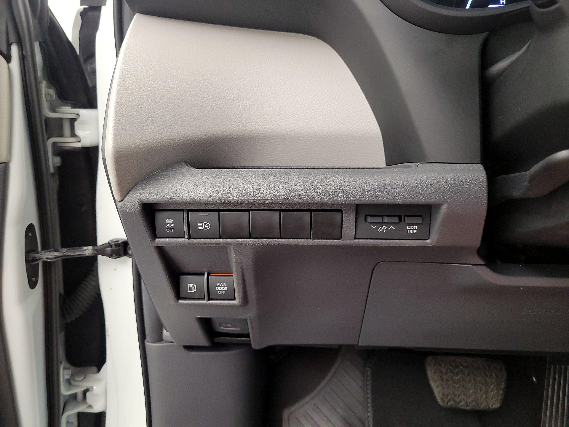 Thumbnail: 2024 Toyota Sienna - 13