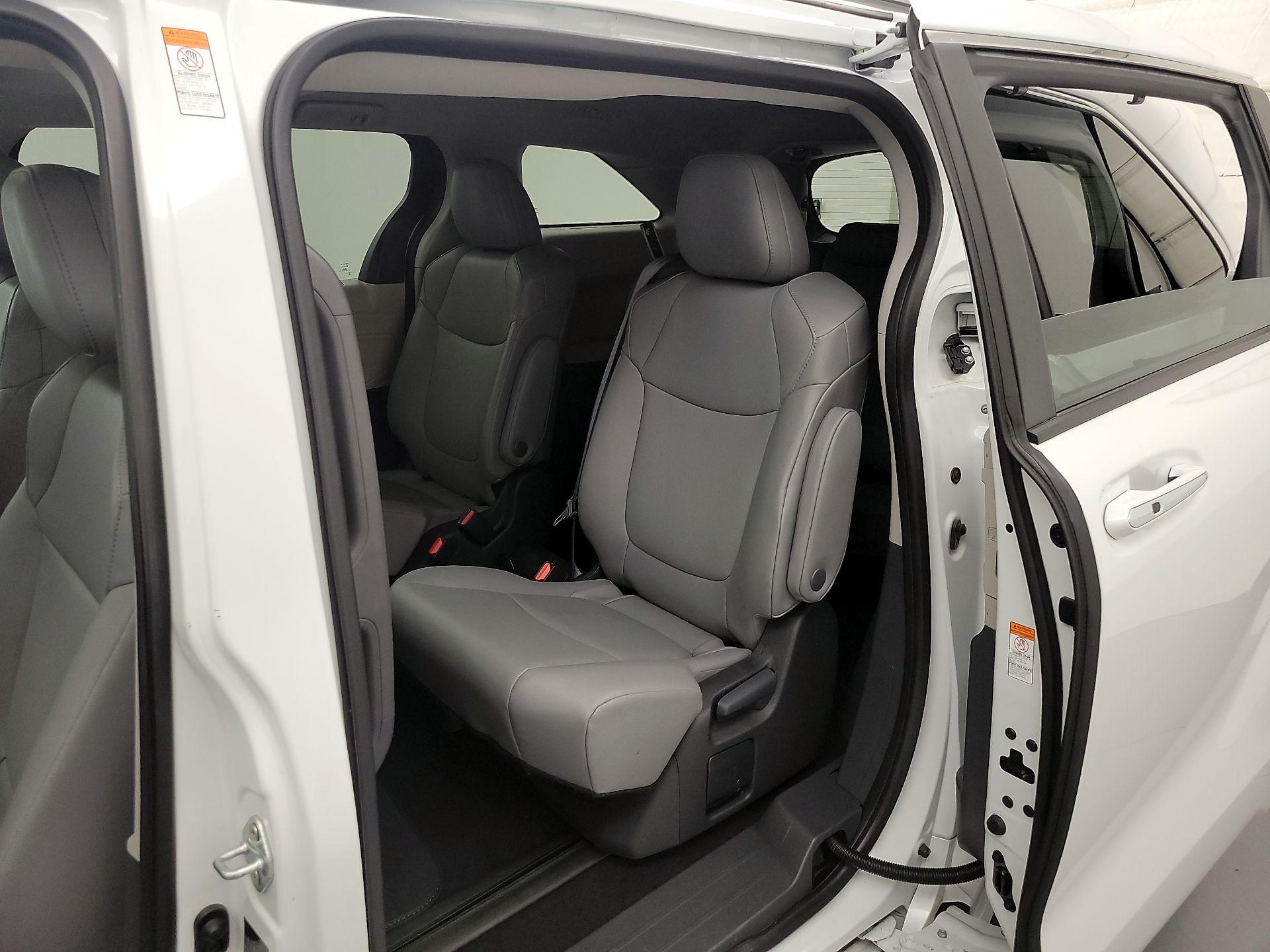 Thumbnail: 2024 Toyota Sienna - 20