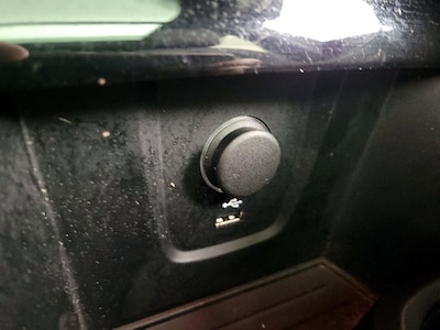 USB/AUX Ports
