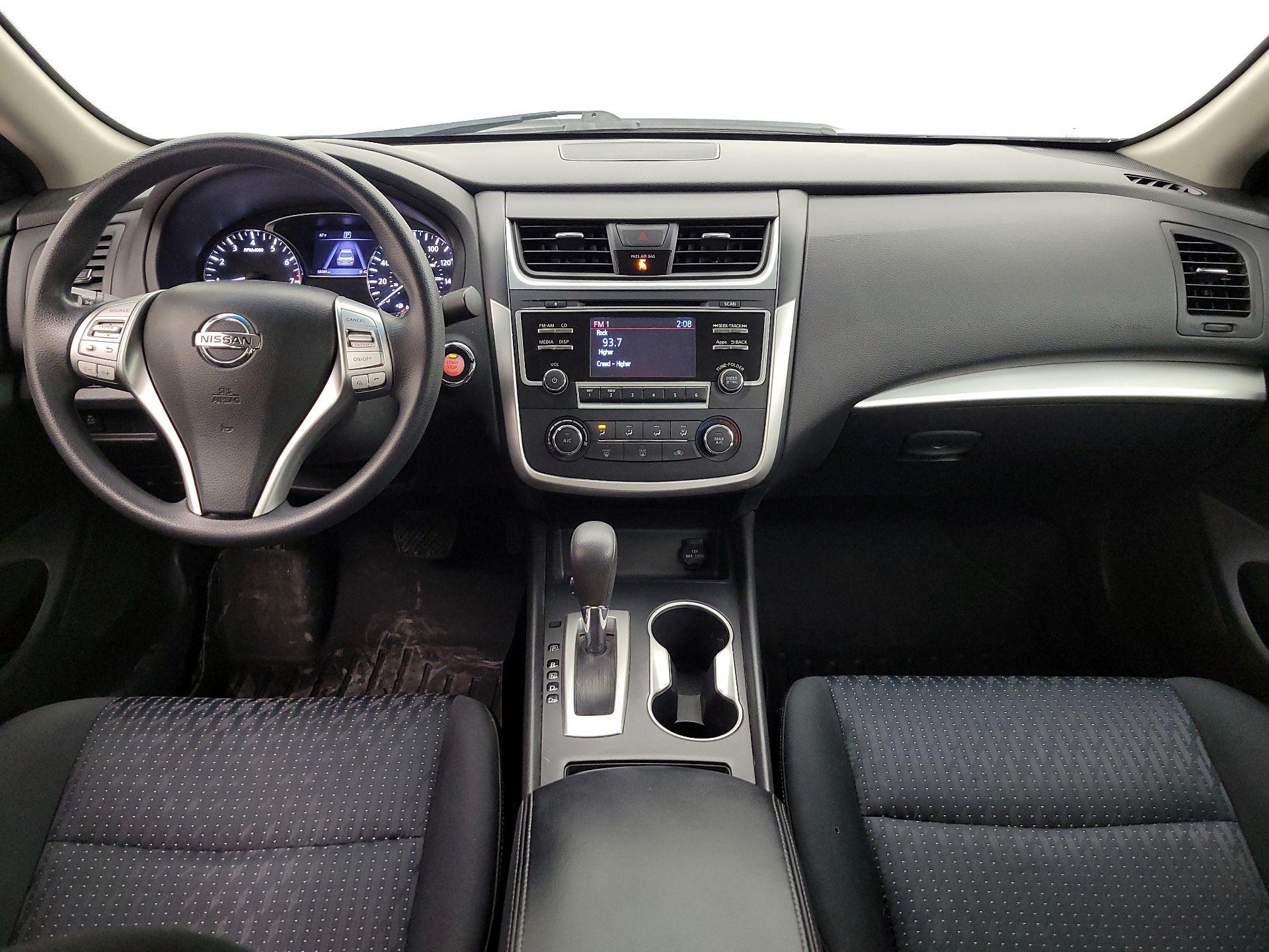 Thumbnail: 2016 Nissan Altima - 9