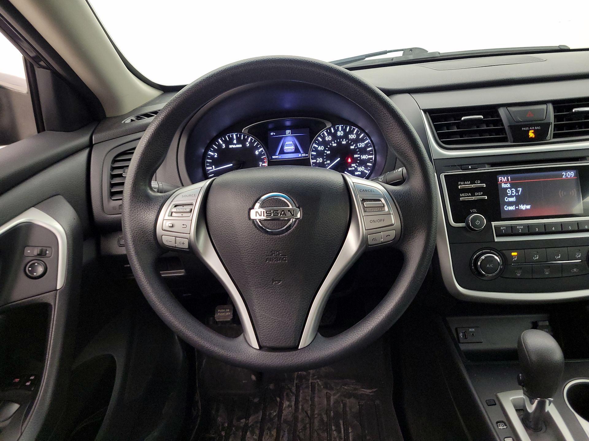 Thumbnail: 2016 Nissan Altima - 10