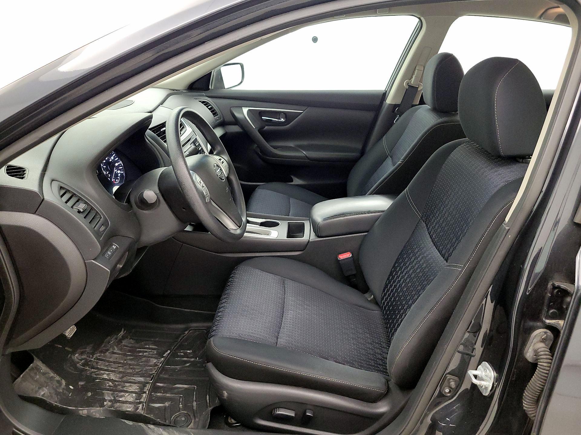 Thumbnail: 2016 Nissan Altima - 11