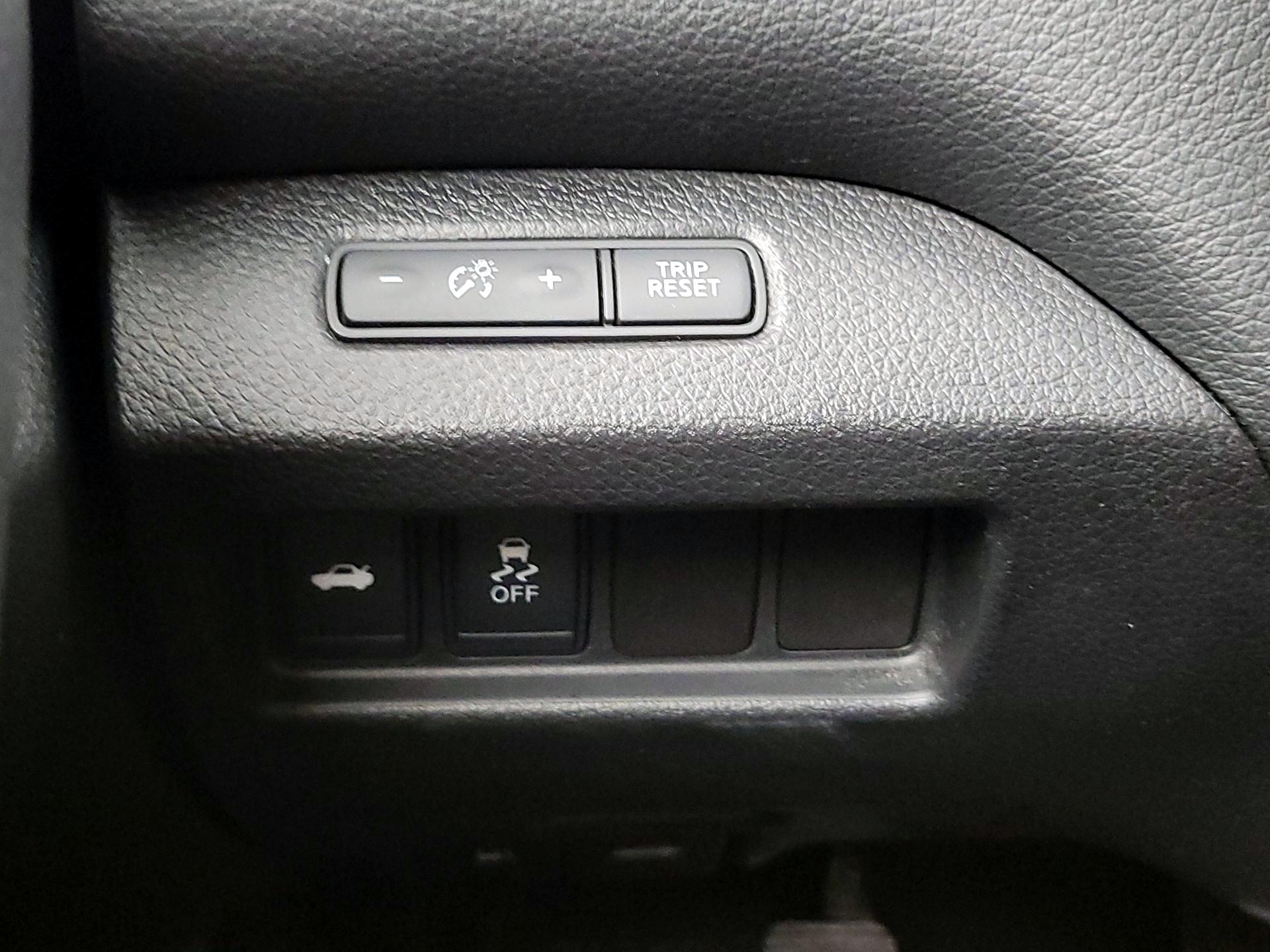 Thumbnail: 2016 Nissan Altima - 13