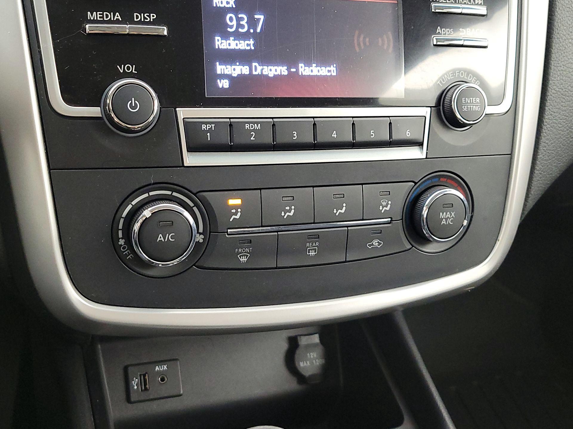 Thumbnail: 2016 Nissan Altima - 16