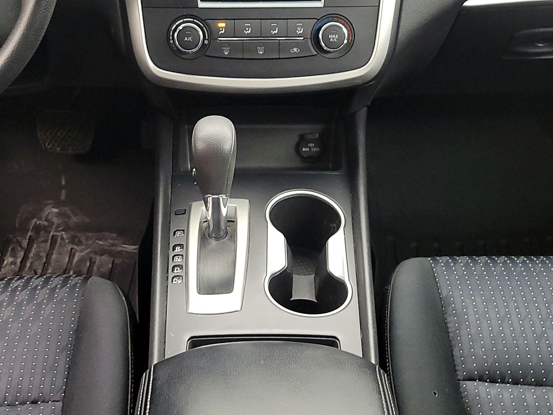 Thumbnail: 2016 Nissan Altima - 17