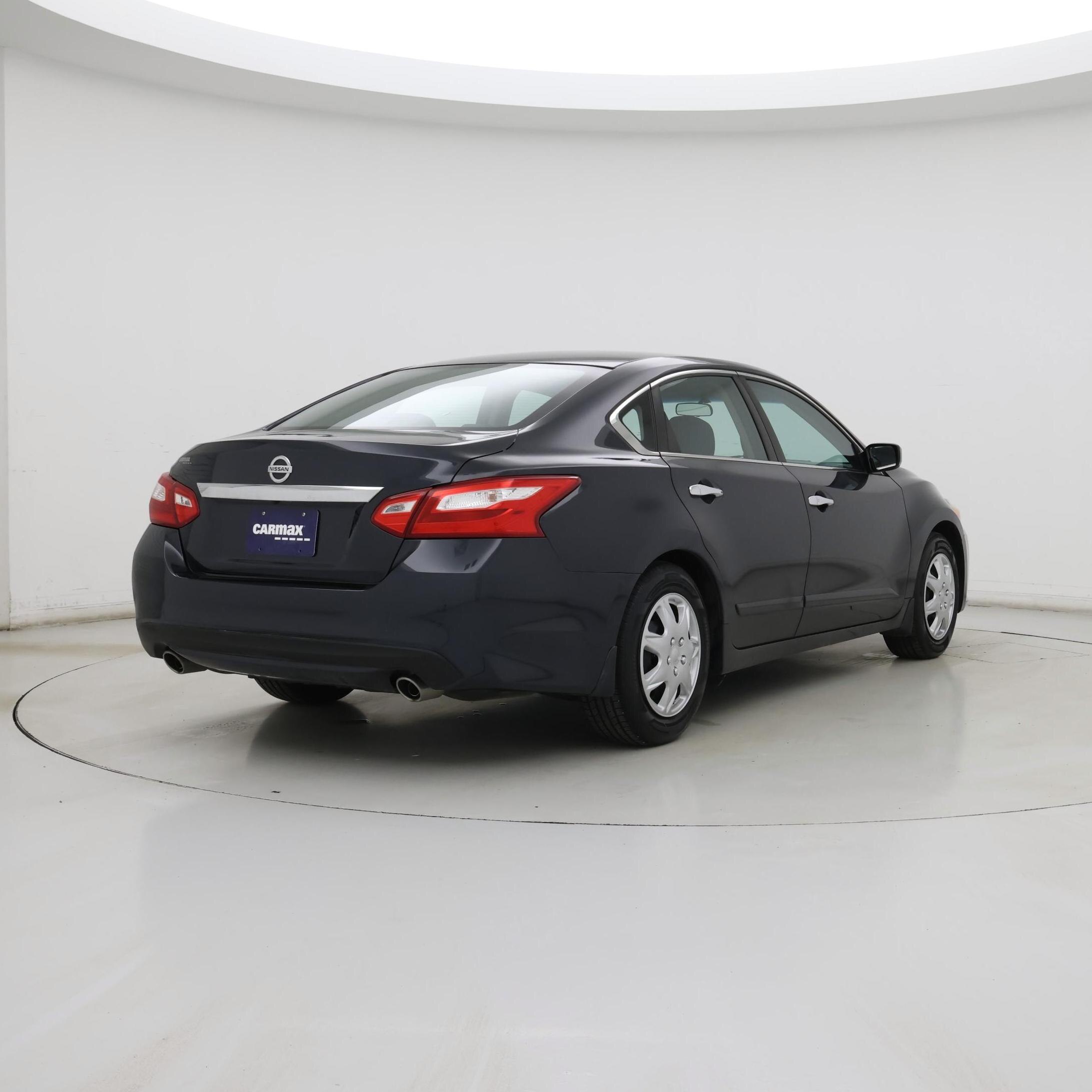Thumbnail: 2016 Nissan Altima - 8