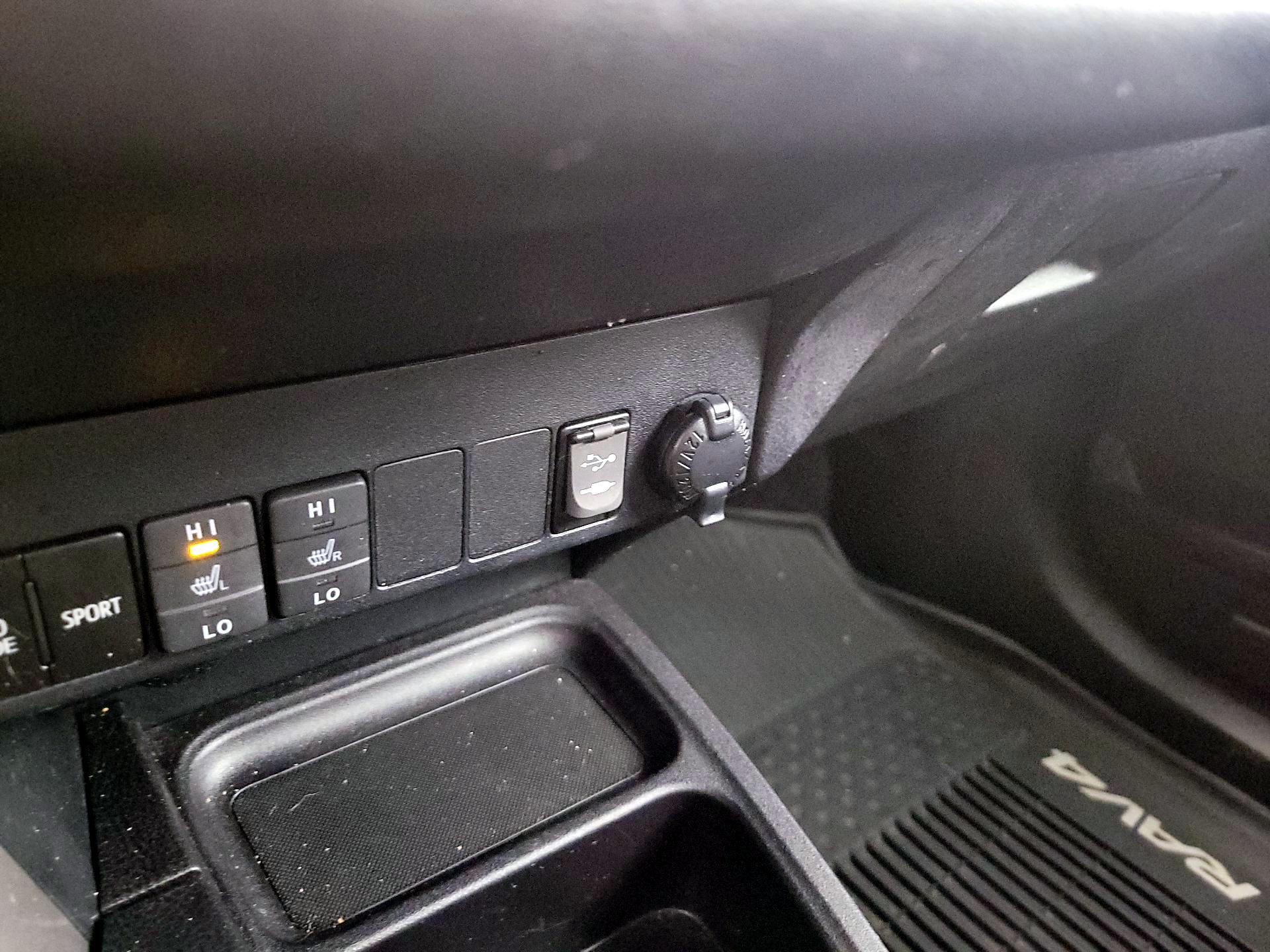 Thumbnail: 2017 Toyota RAV4 - 19