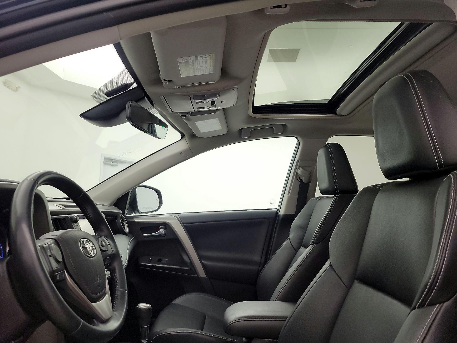 Thumbnail: 2017 Toyota RAV4 - 20