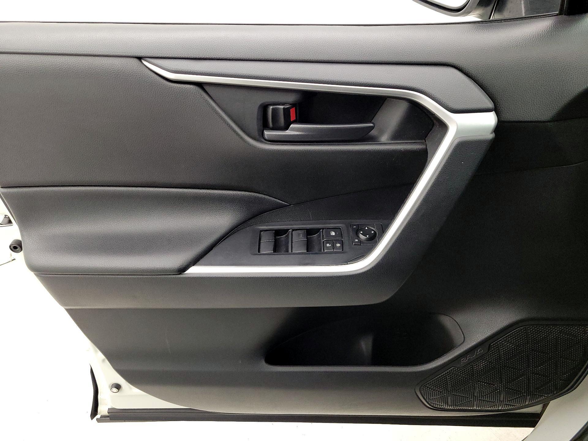 Thumbnail: 2021 Toyota RAV4 - 12