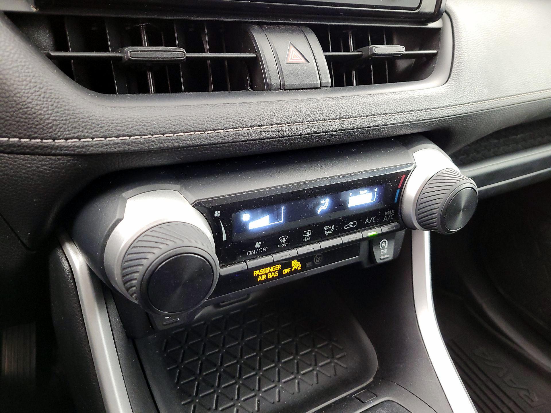 Thumbnail: 2021 Toyota RAV4 - 17