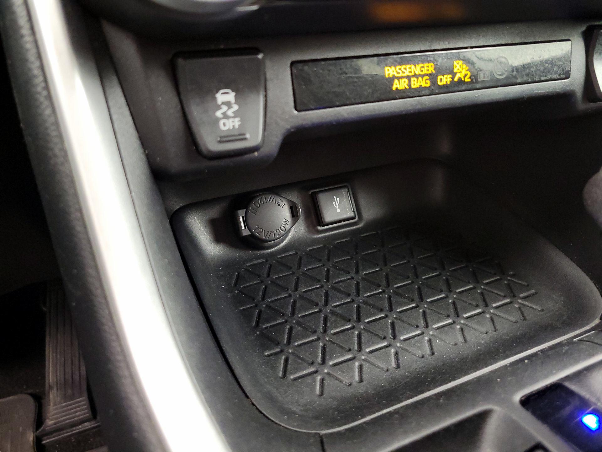 Thumbnail: 2021 Toyota RAV4 - 19