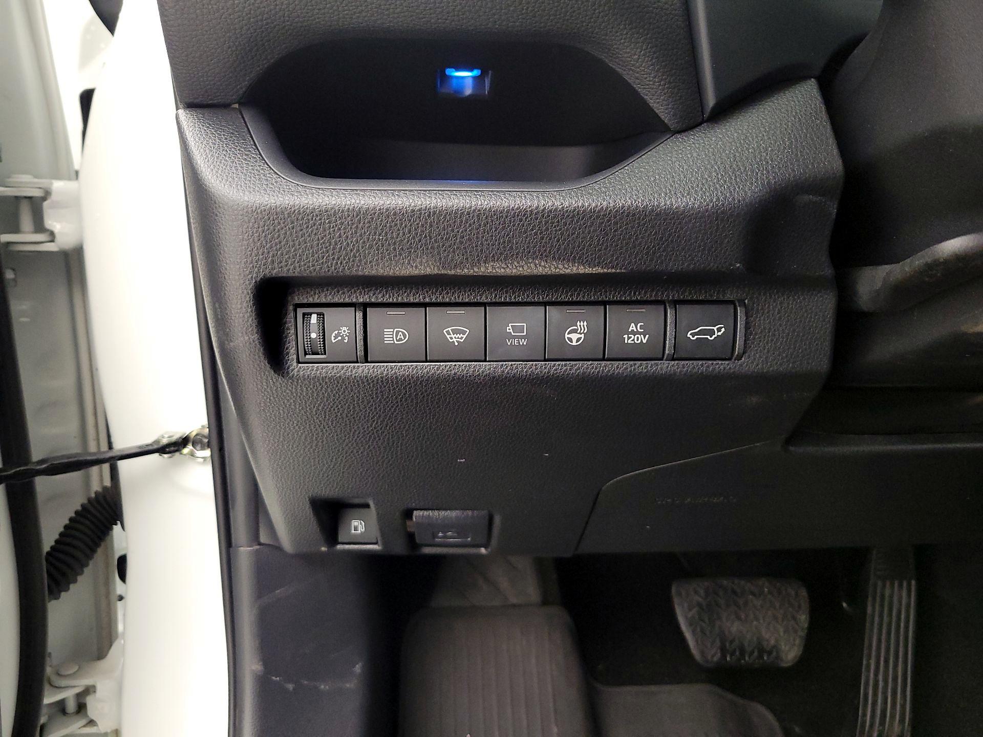 Thumbnail: 2021 Toyota RAV4 - 13