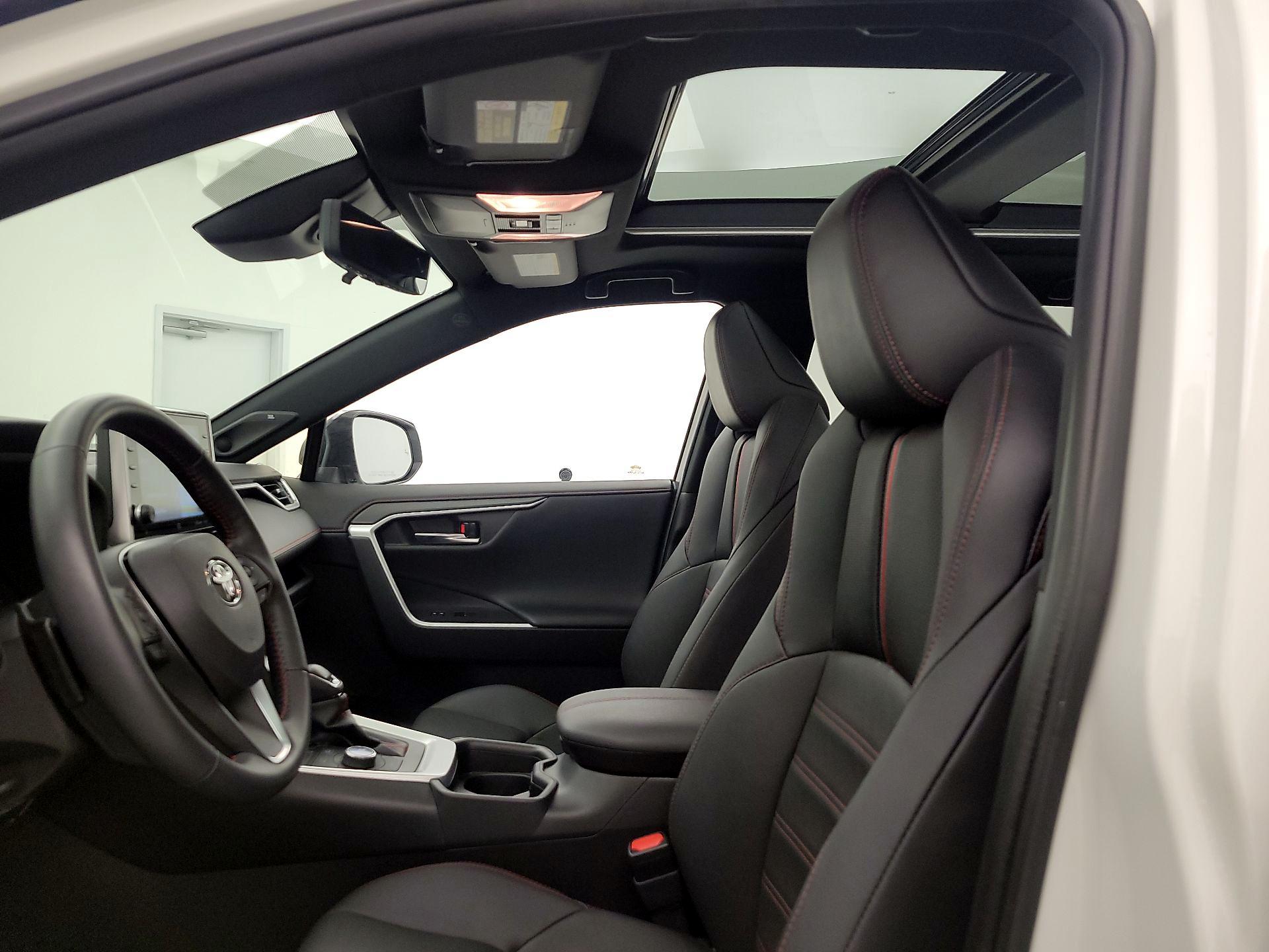 Thumbnail: 2021 Toyota RAV4 - 20