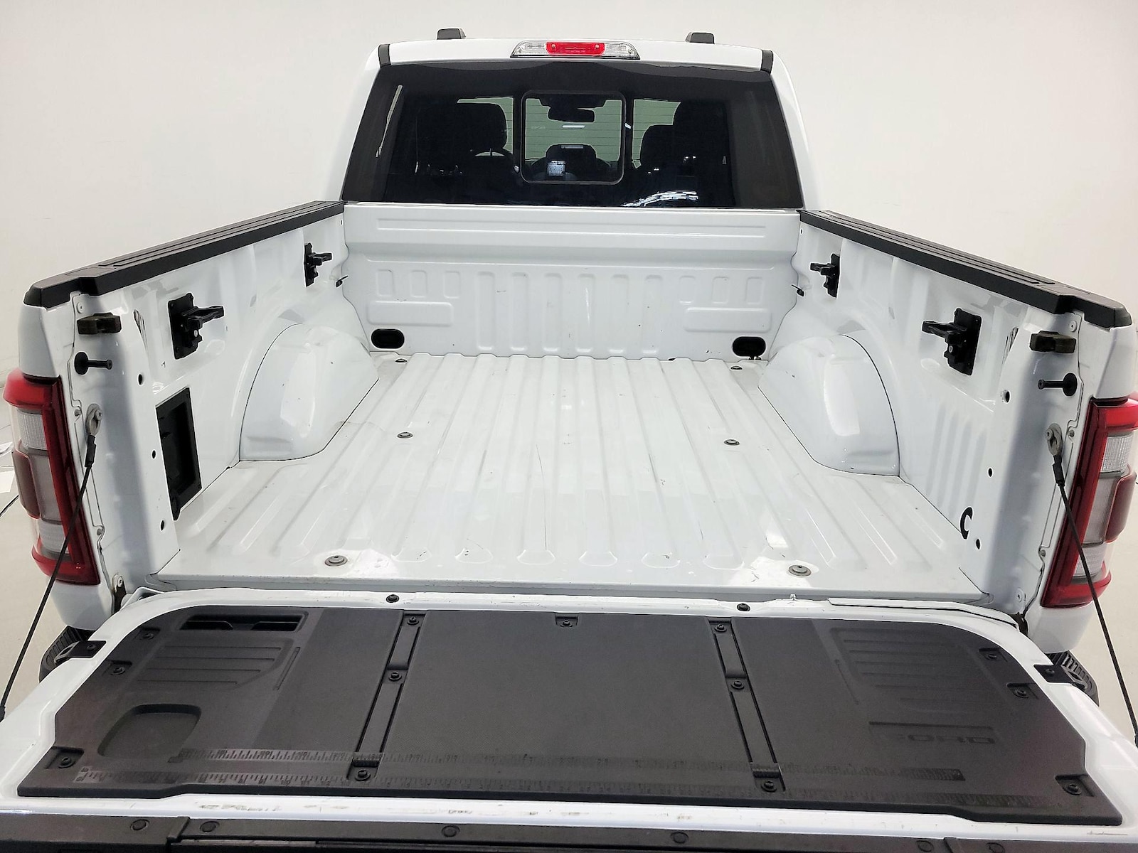 2023 Ford F-150 Raptor - Photo 23