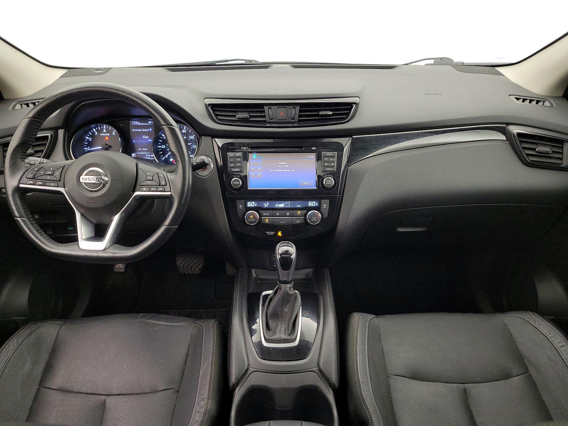 Thumbnail: 2017 Nissan Rogue Sport - 9