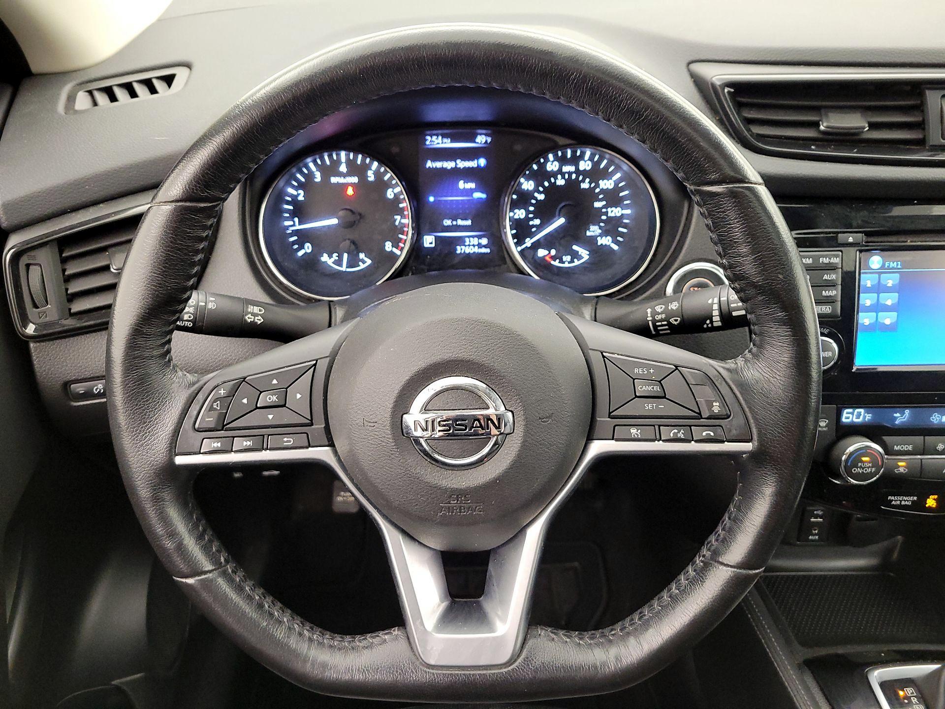 Thumbnail: 2017 Nissan Rogue Sport - 10