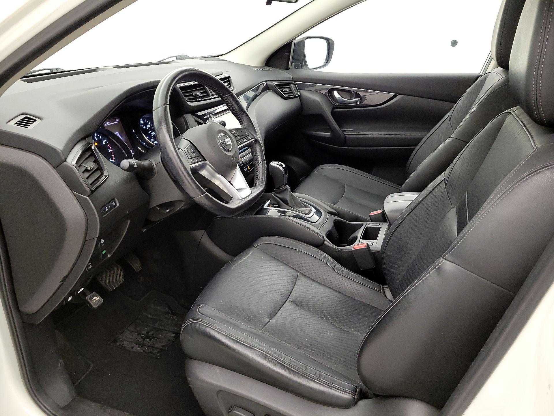 Thumbnail: 2017 Nissan Rogue Sport - 11