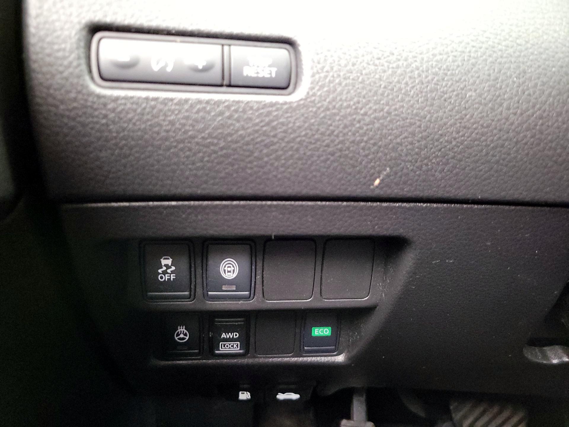 Thumbnail: 2017 Nissan Rogue Sport - 13