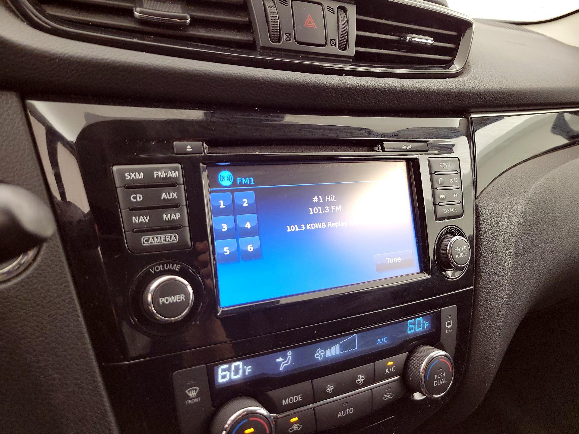 Thumbnail: 2017 Nissan Rogue Sport - 16