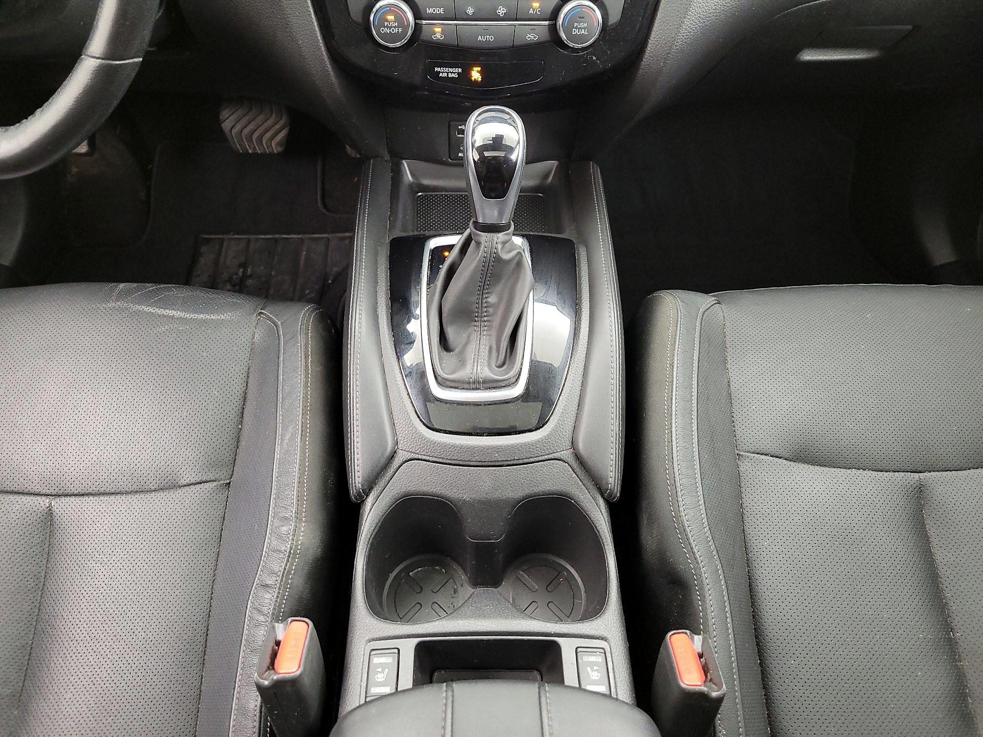 Thumbnail: 2017 Nissan Rogue Sport - 18