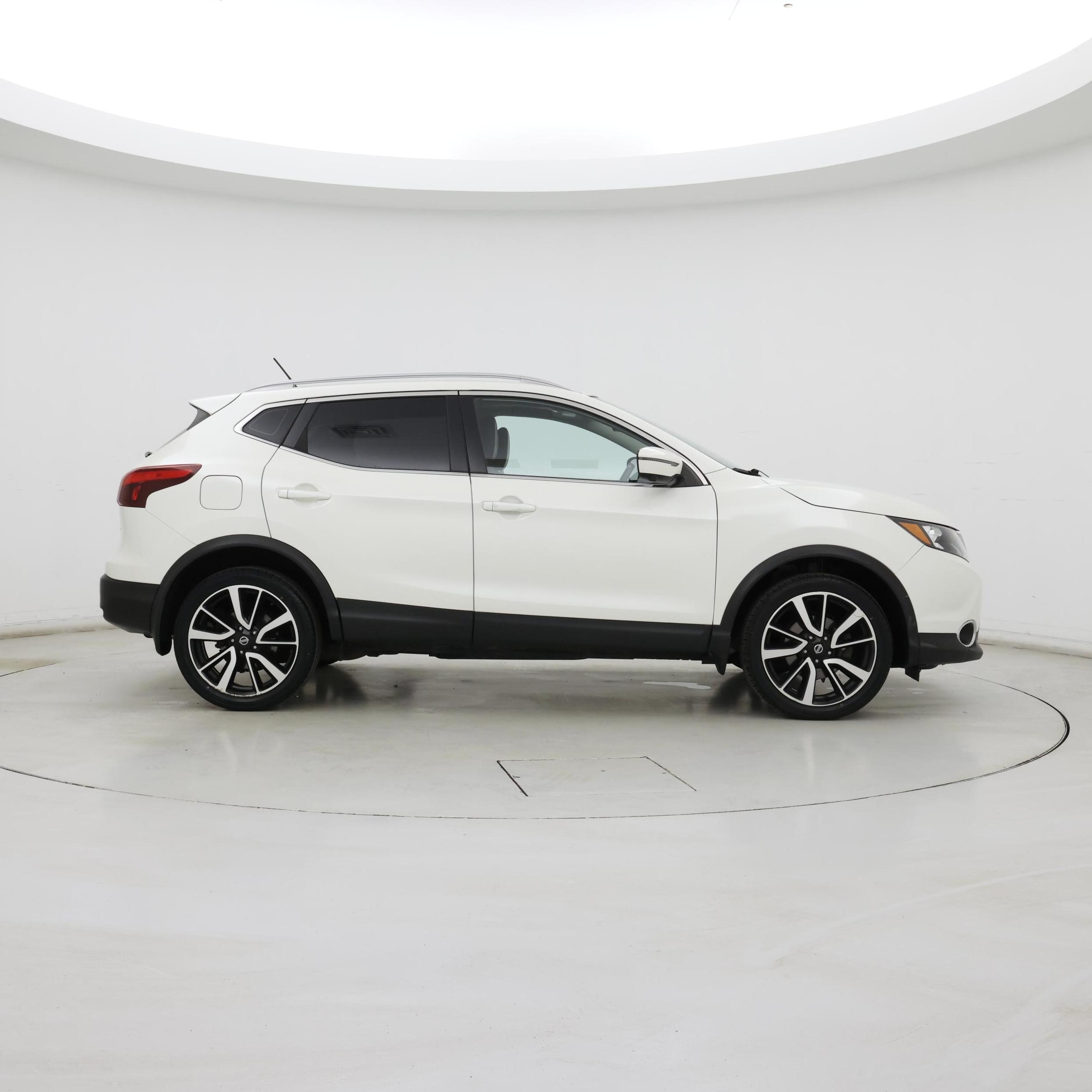 Thumbnail: 2017 Nissan Rogue Sport - 7