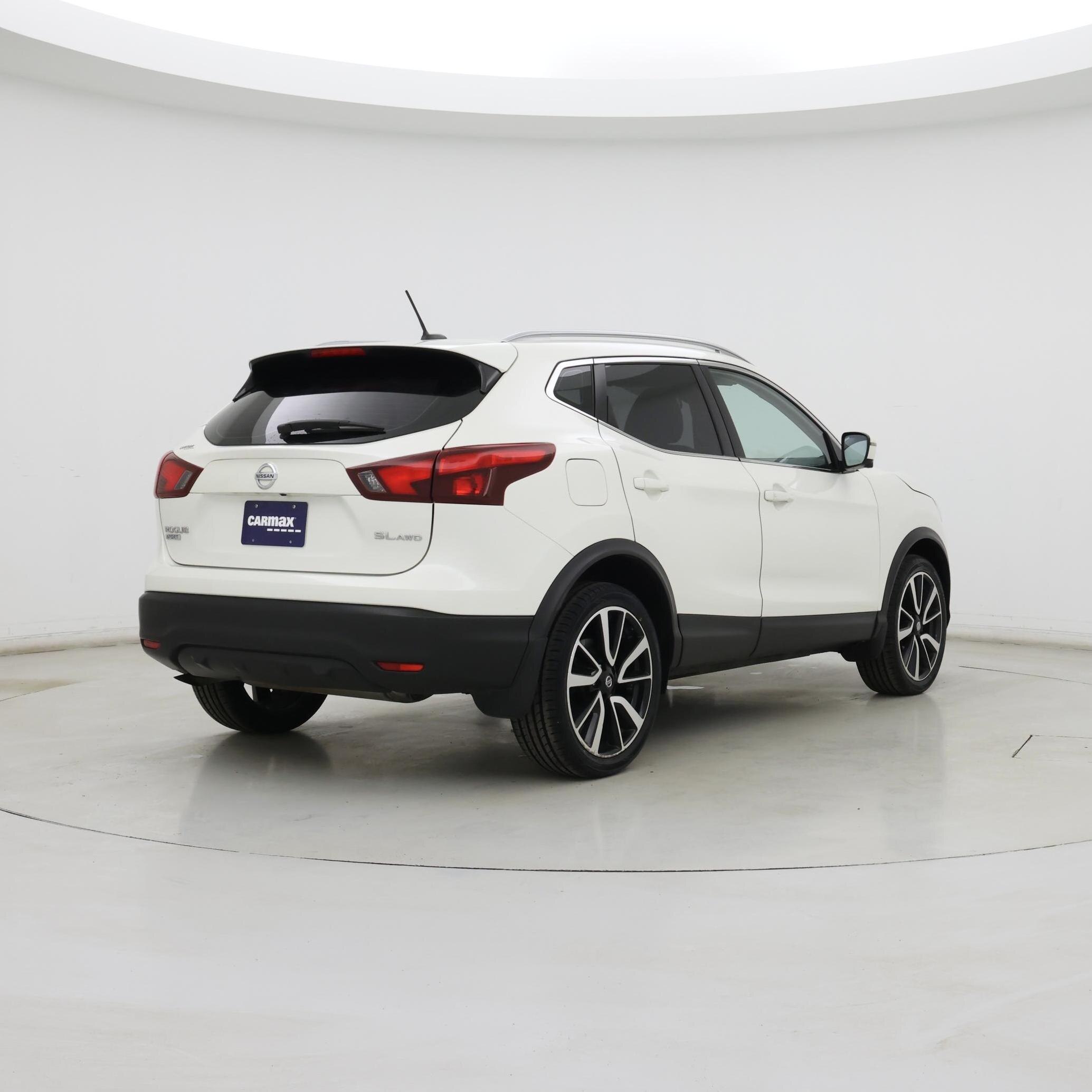 Thumbnail: 2017 Nissan Rogue Sport - 8