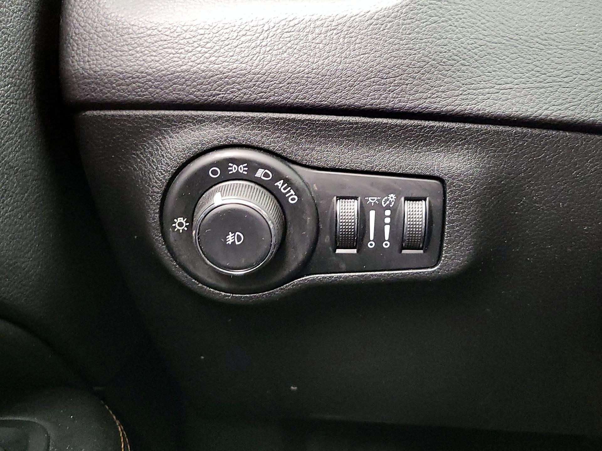 Thumbnail: 2018 Jeep Compass - 13