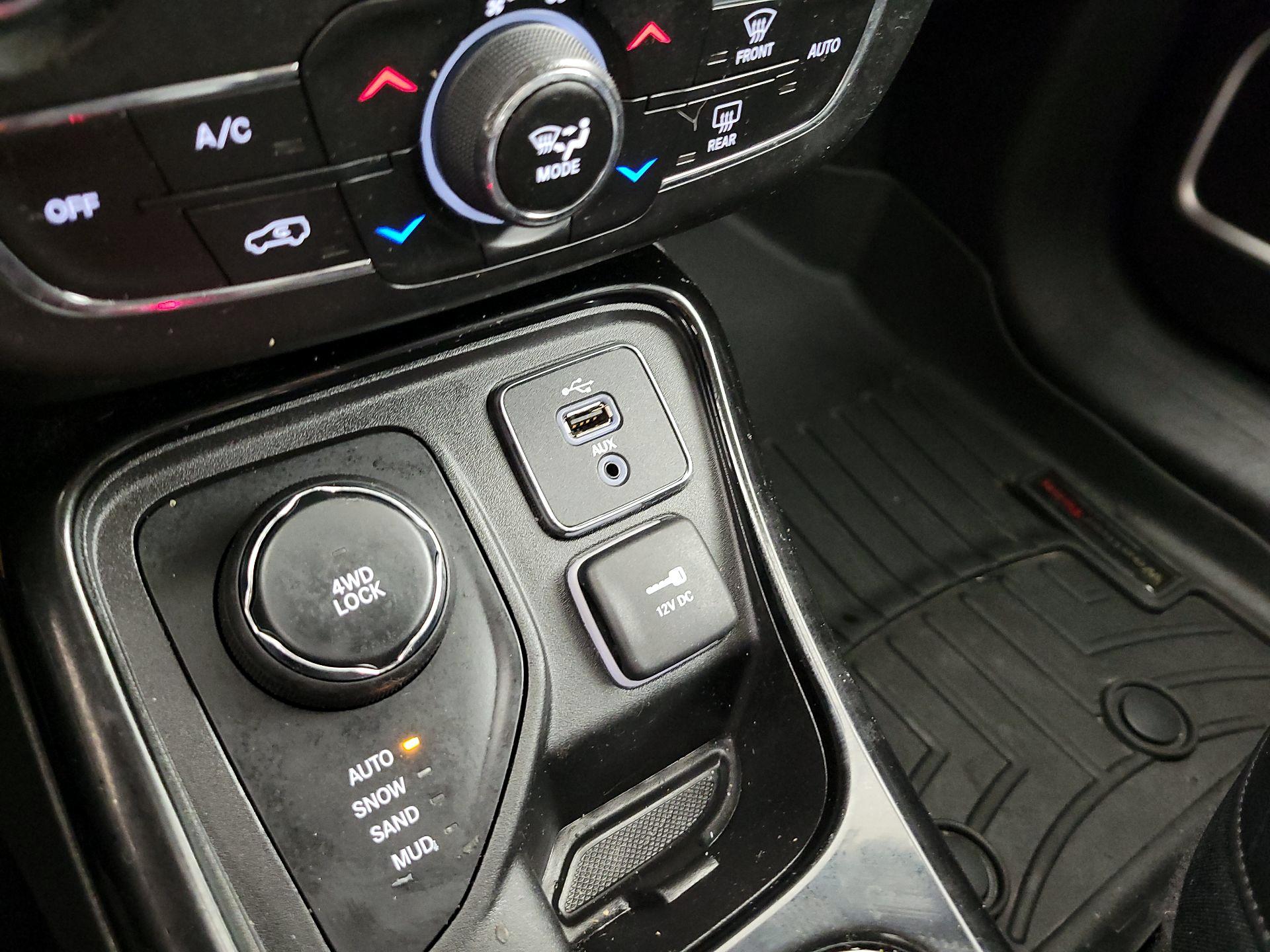 Thumbnail: 2018 Jeep Compass - 19