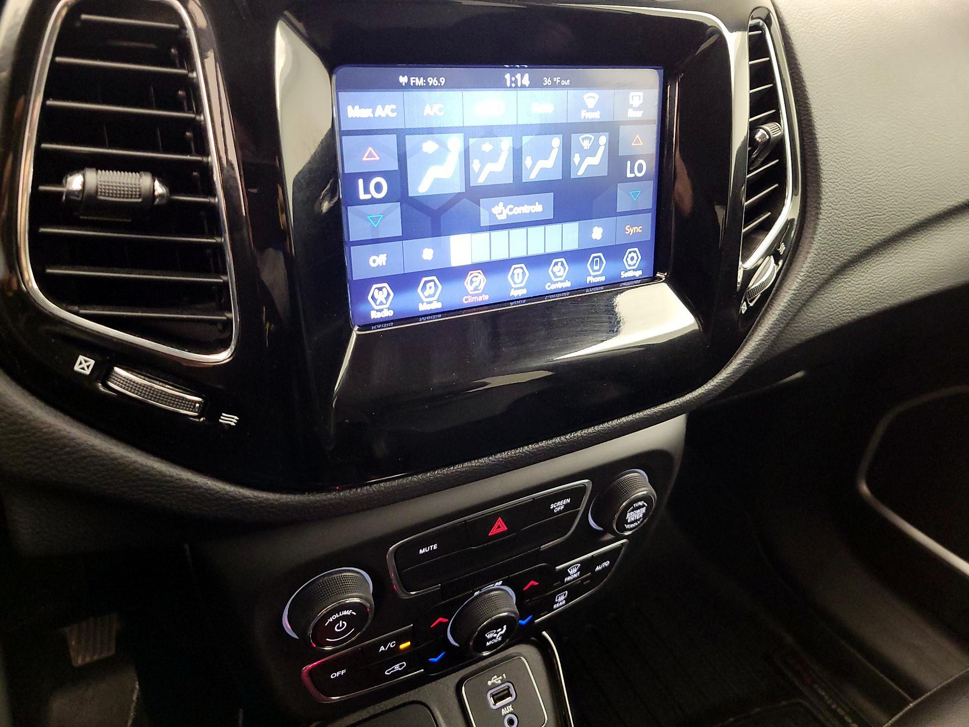 Thumbnail: 2021 Jeep Compass - 16