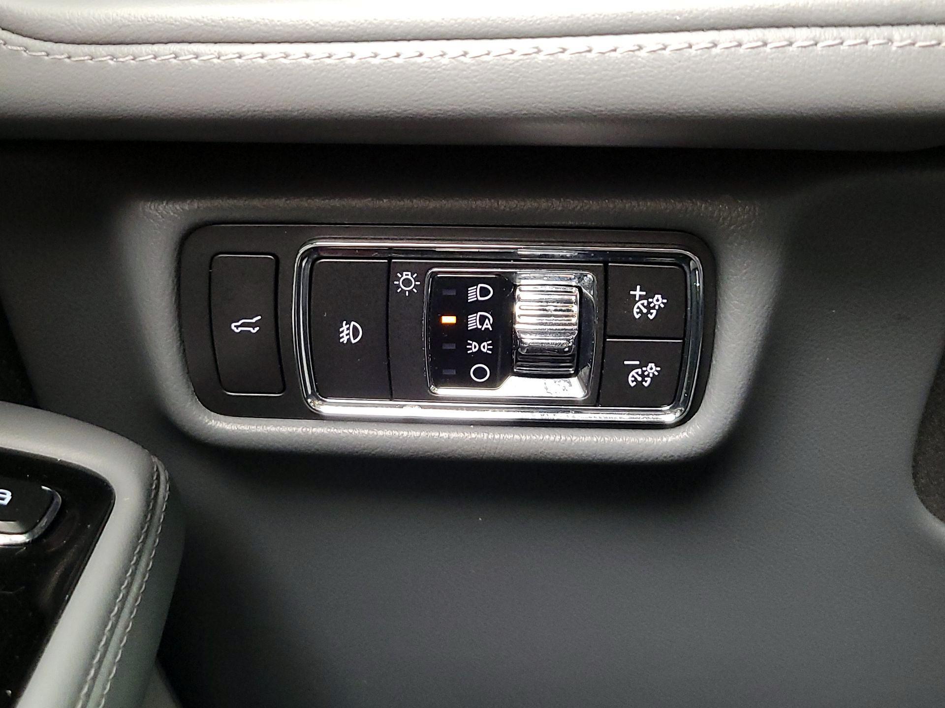 Thumbnail: 2021 Lincoln Aviator - 13