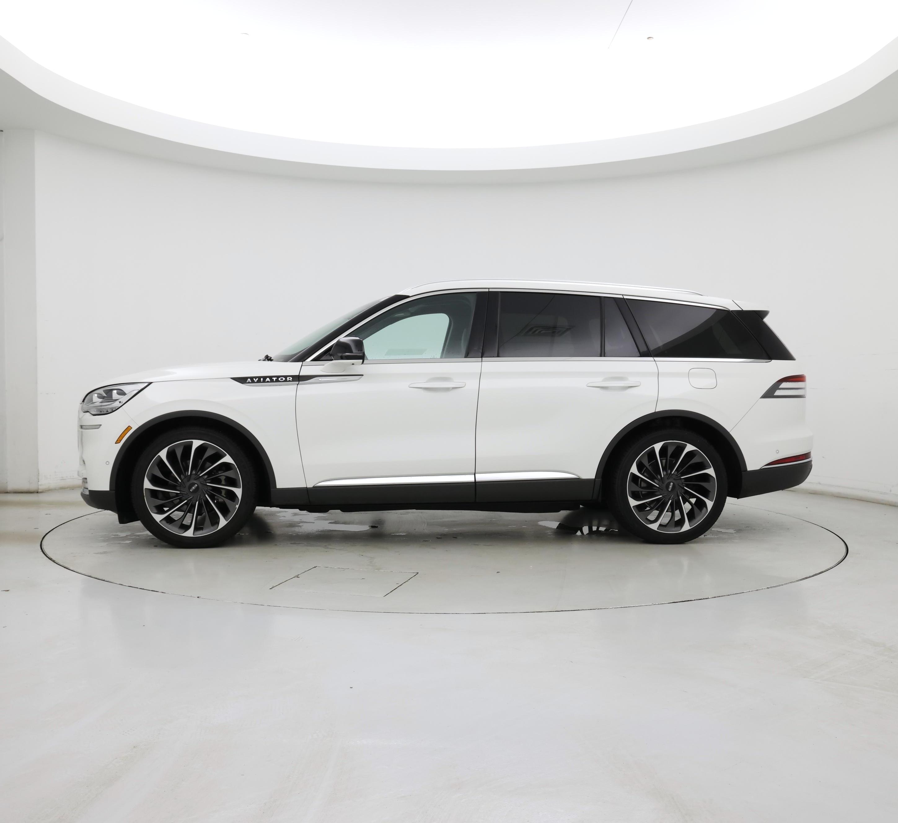 Thumbnail: 2021 Lincoln Aviator - 3