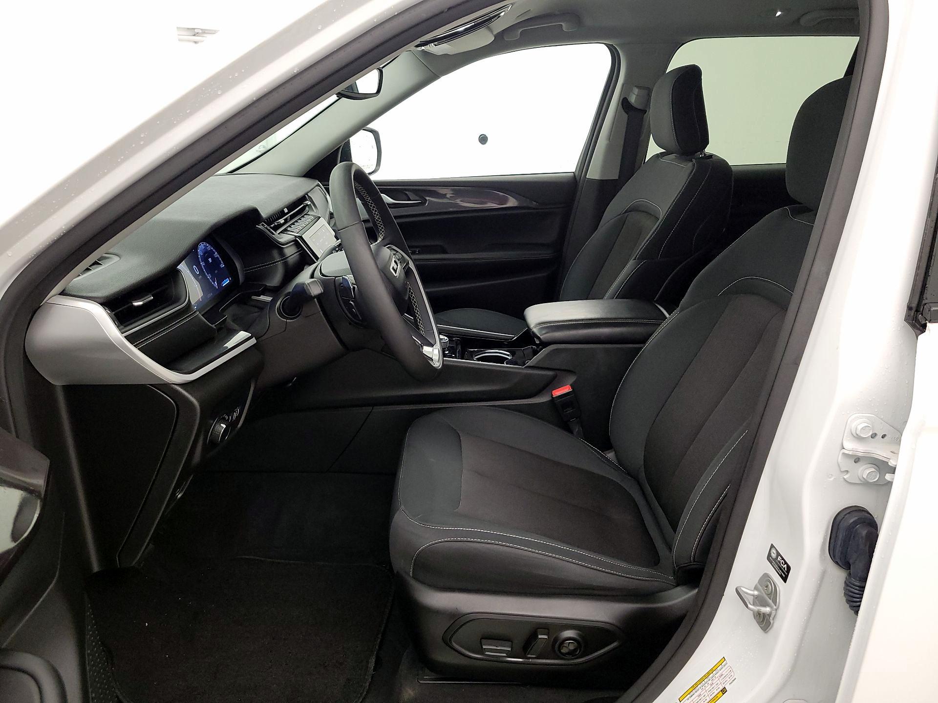 Thumbnail: 2023 Jeep Grand Cherokee - 11